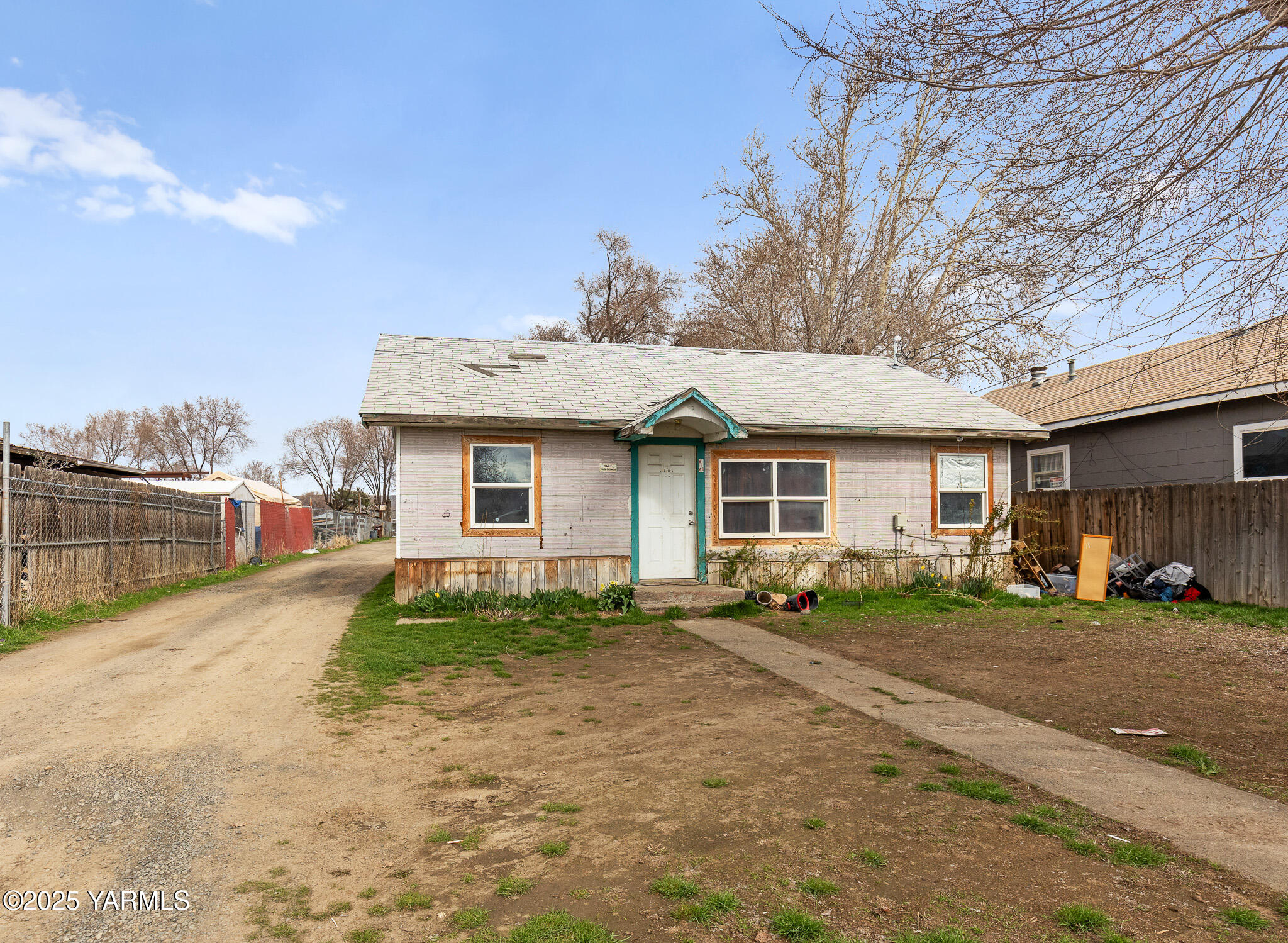 811 E Viola Ave