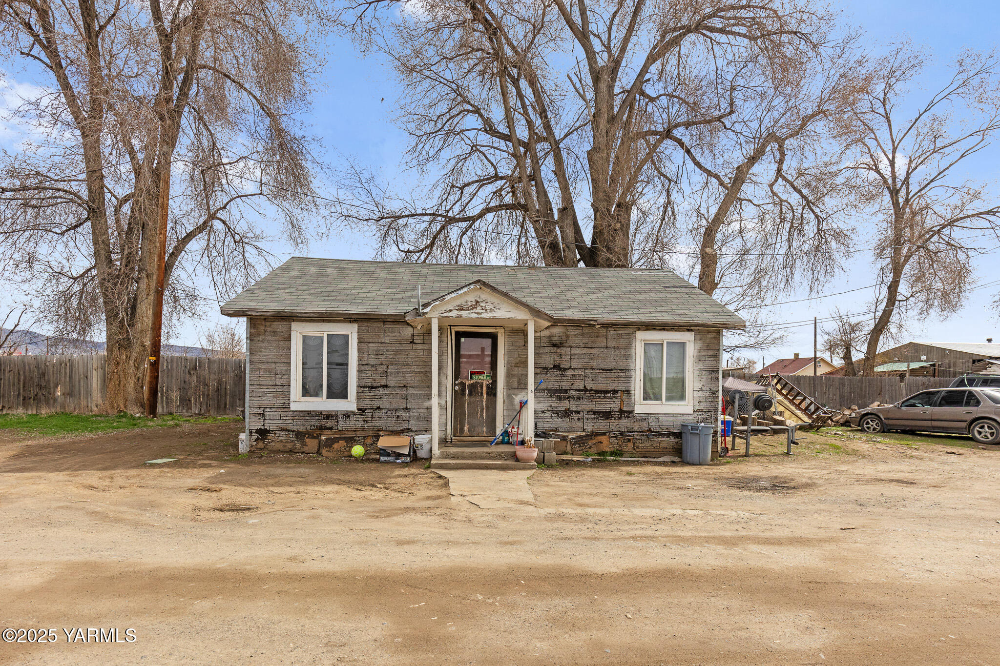 811 E Viola Ave