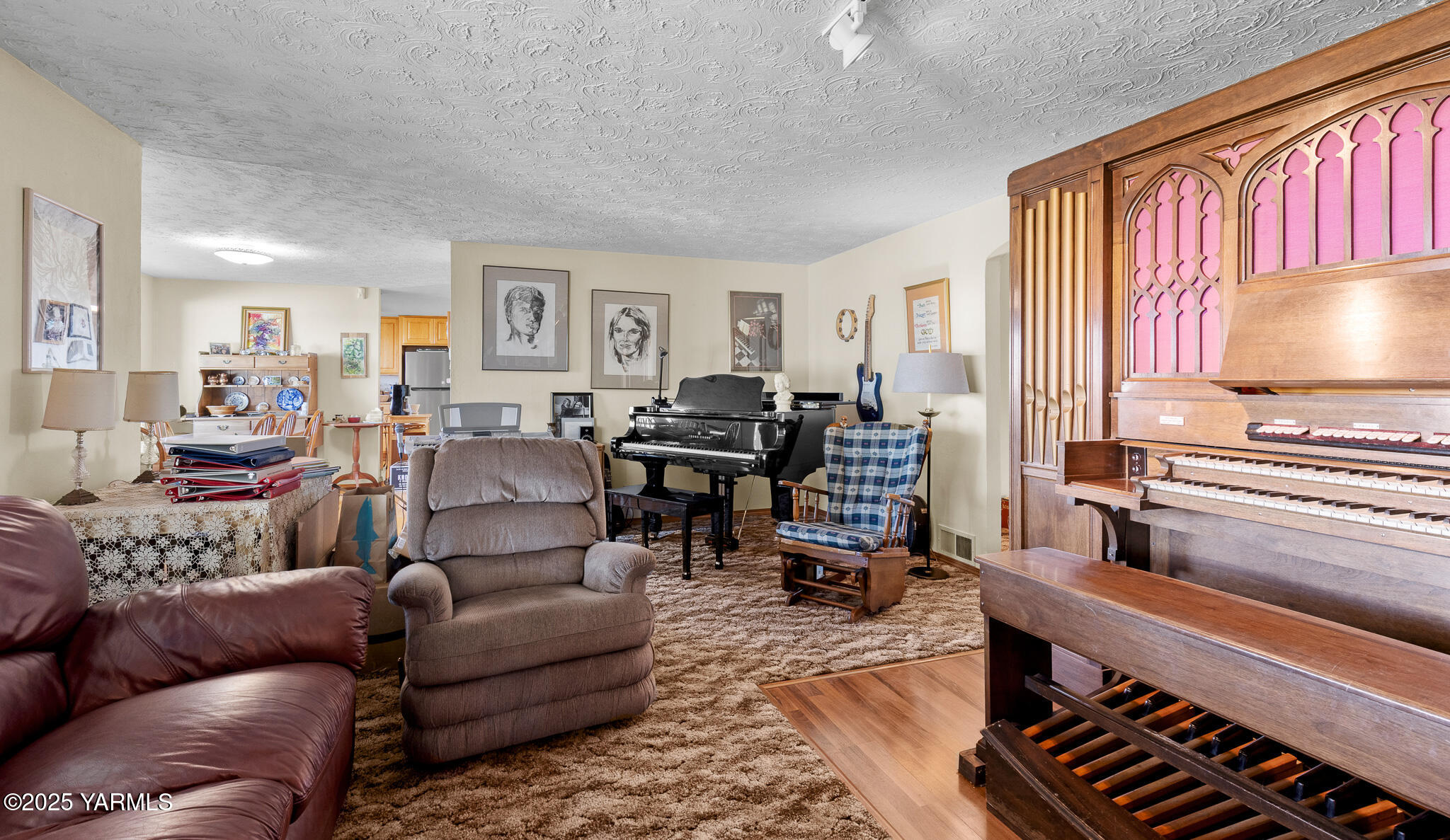 6416 W Arrowhead Ave