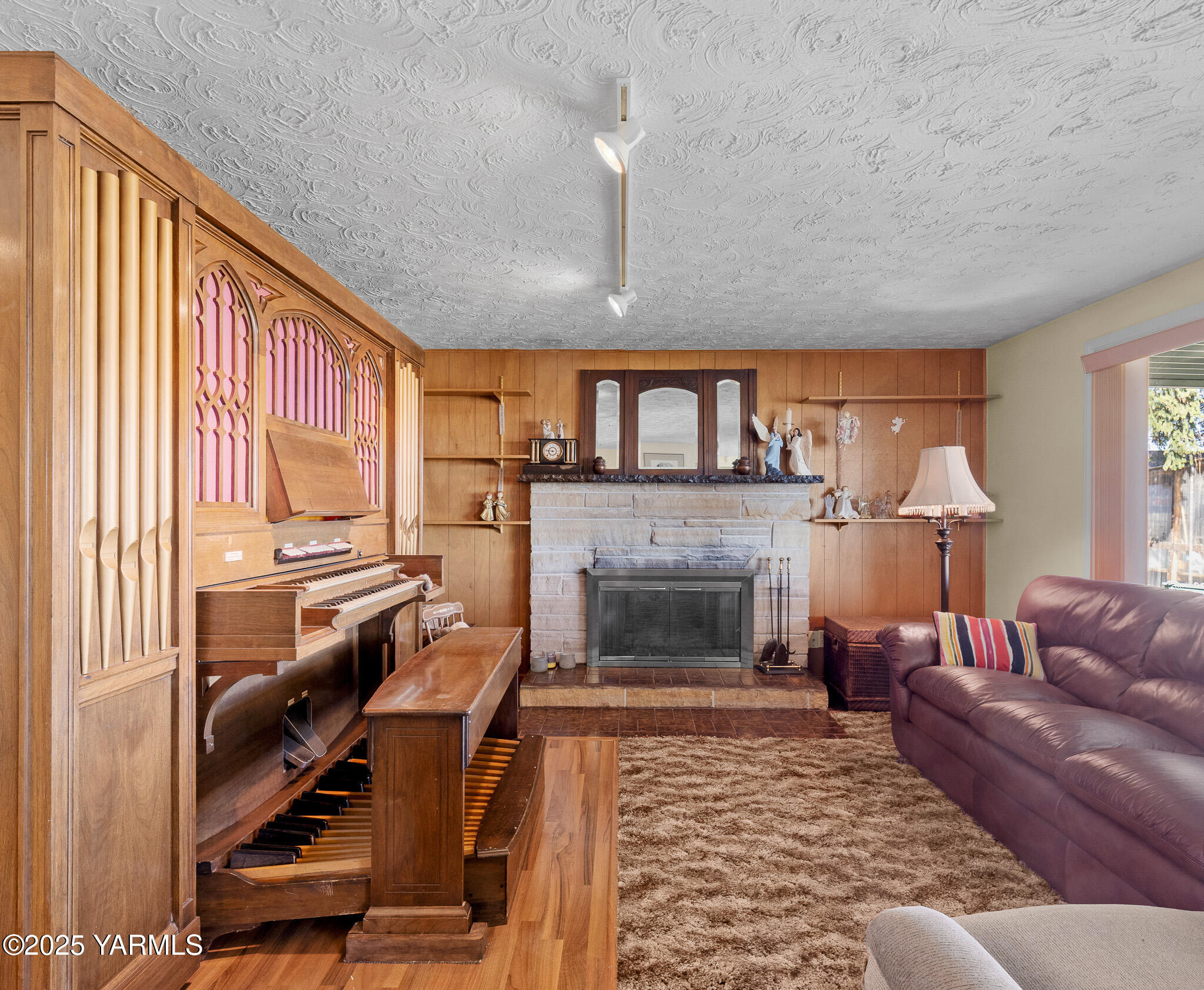 6416 W Arrowhead Ave