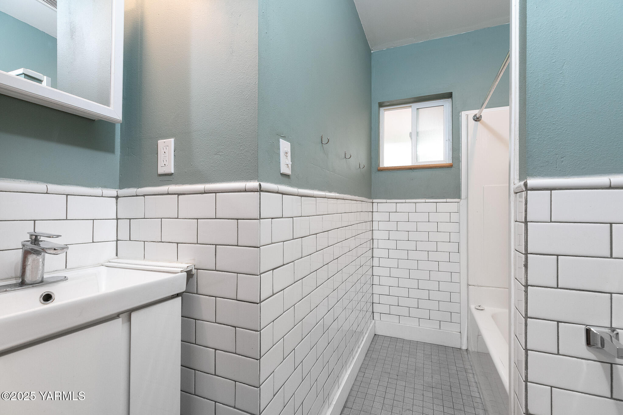 214 S 17th Ave