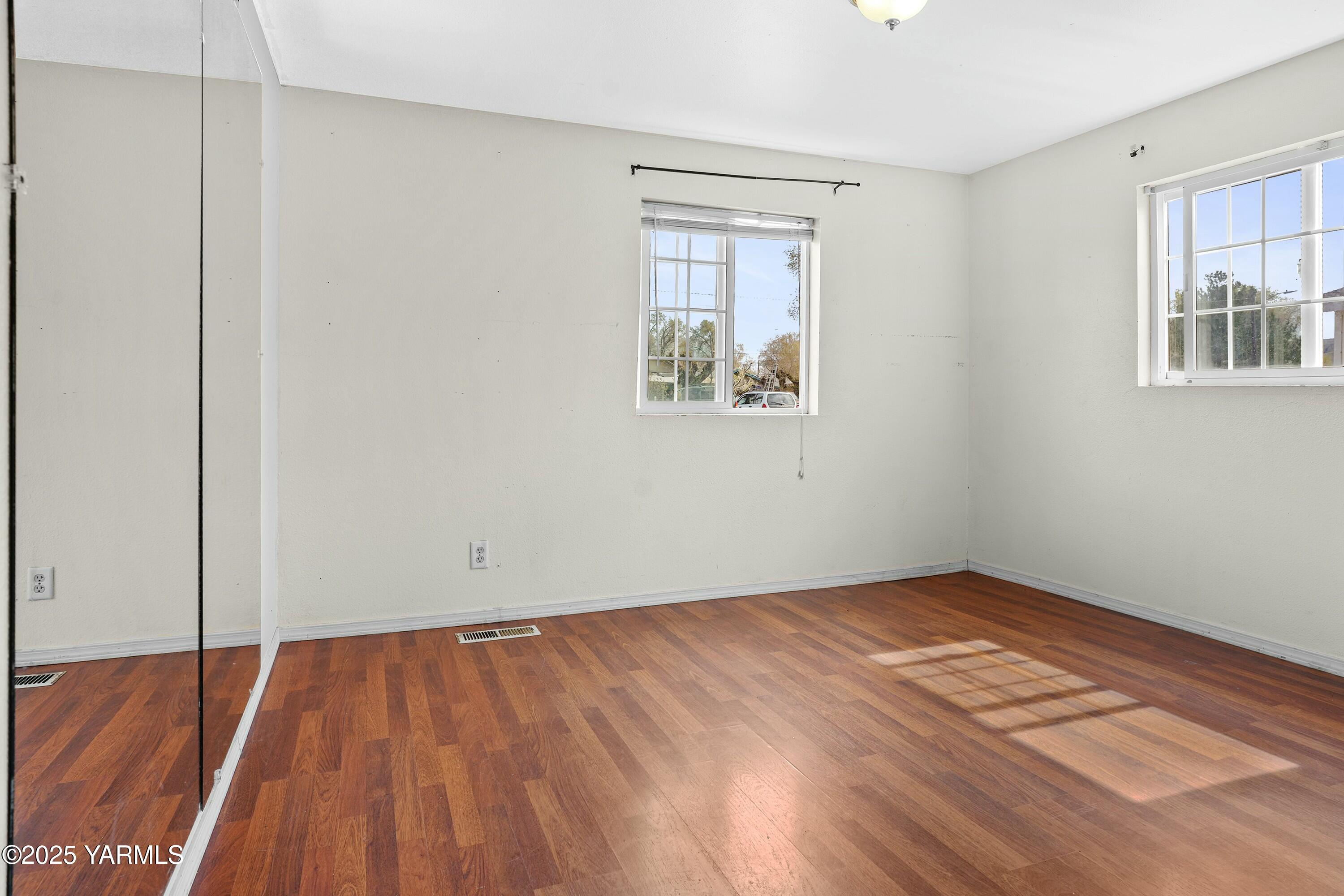 2110 S 7th Ave
