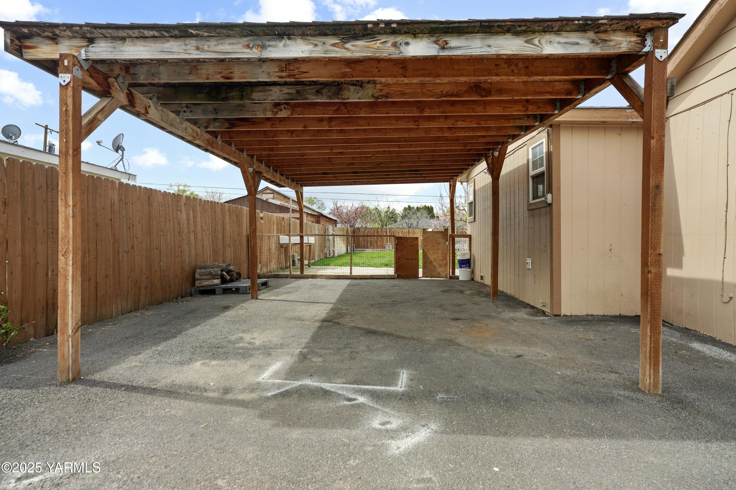2110 S 7th Ave