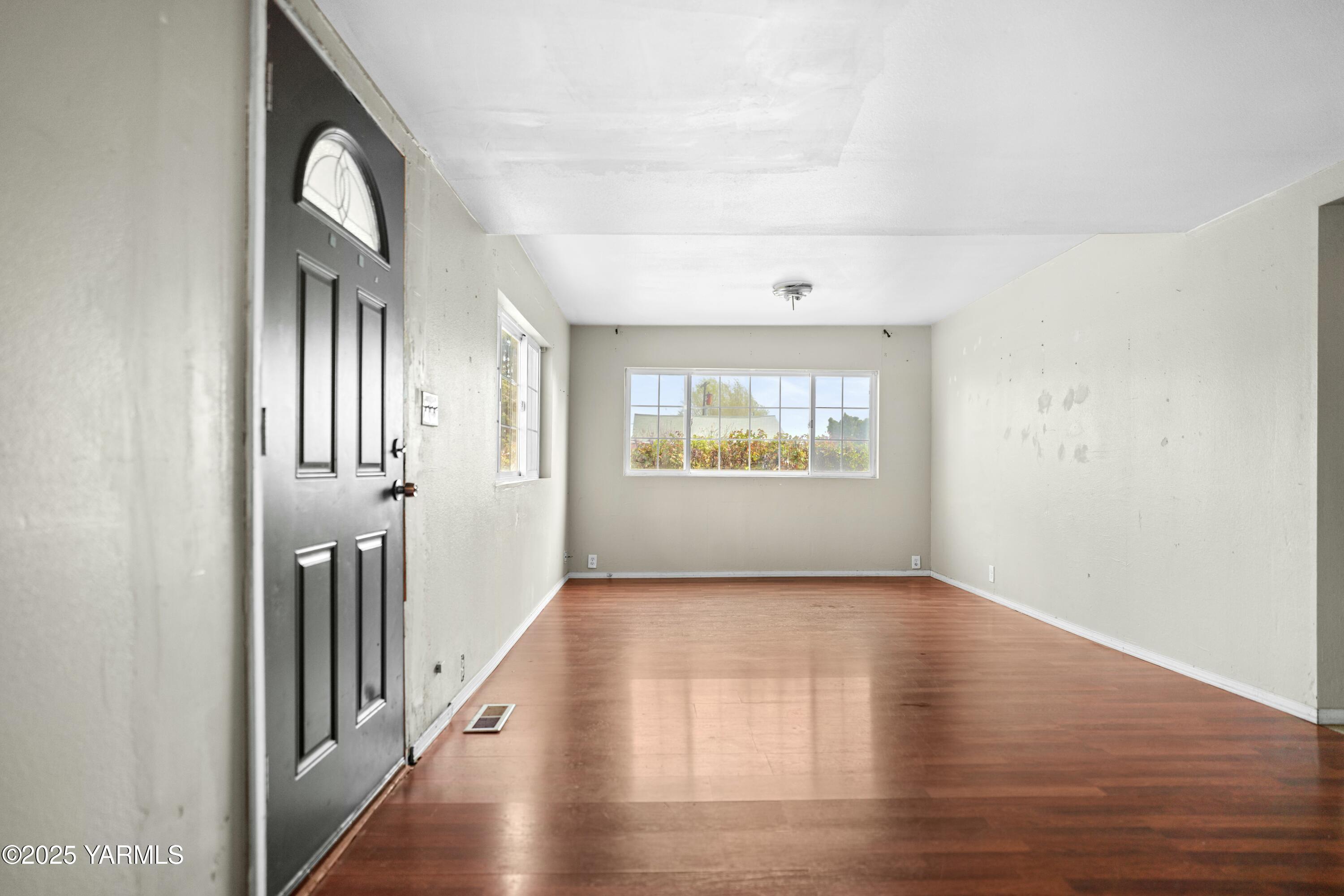 2110 S 7th Ave