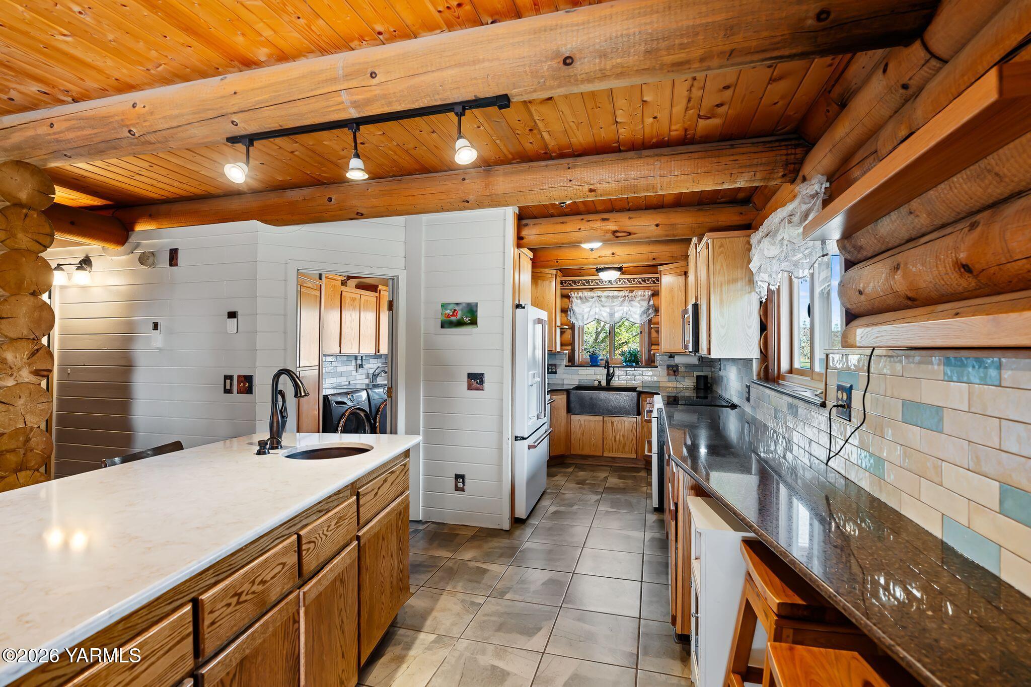 2550 Kays Rd