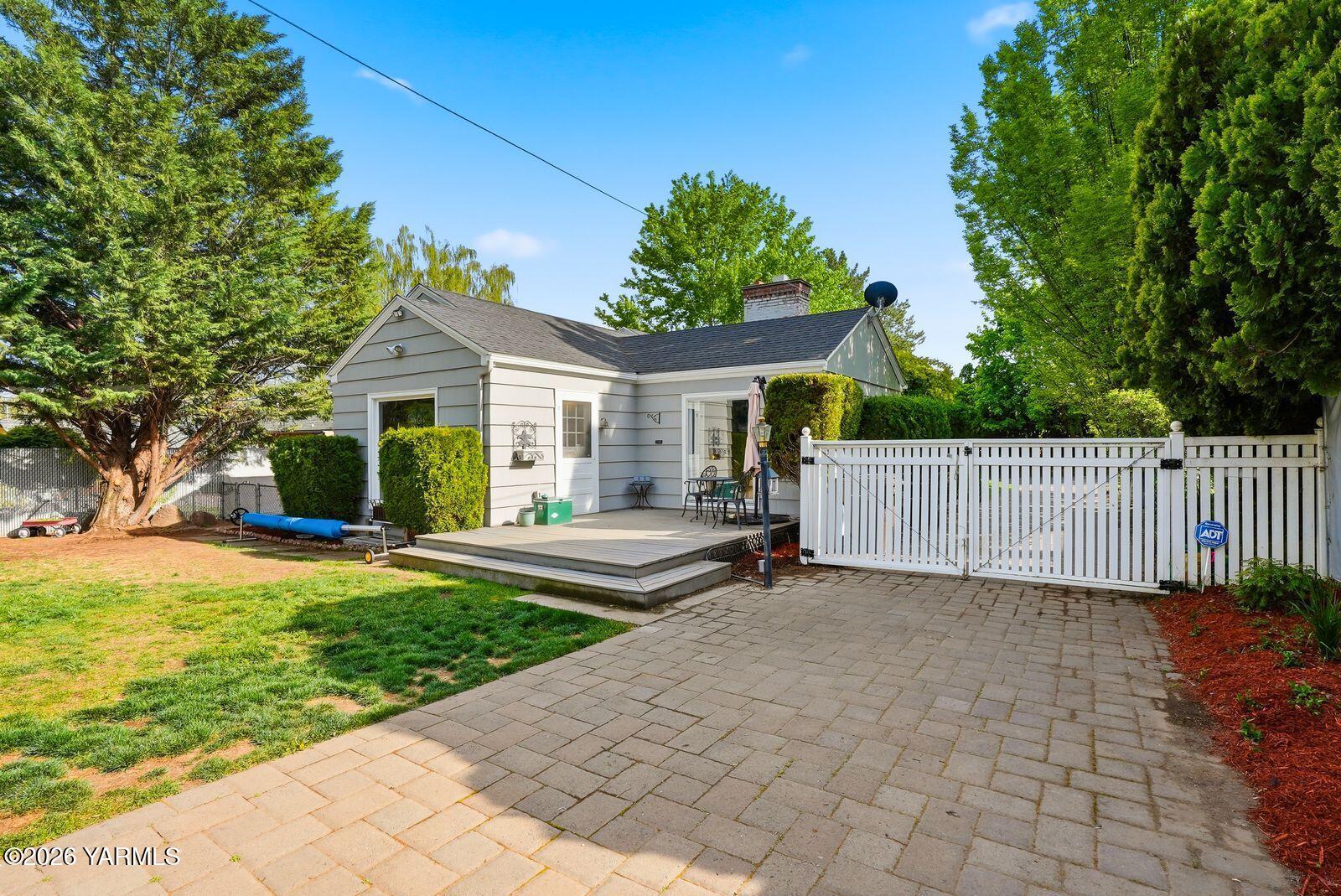 2705 W Walnut St