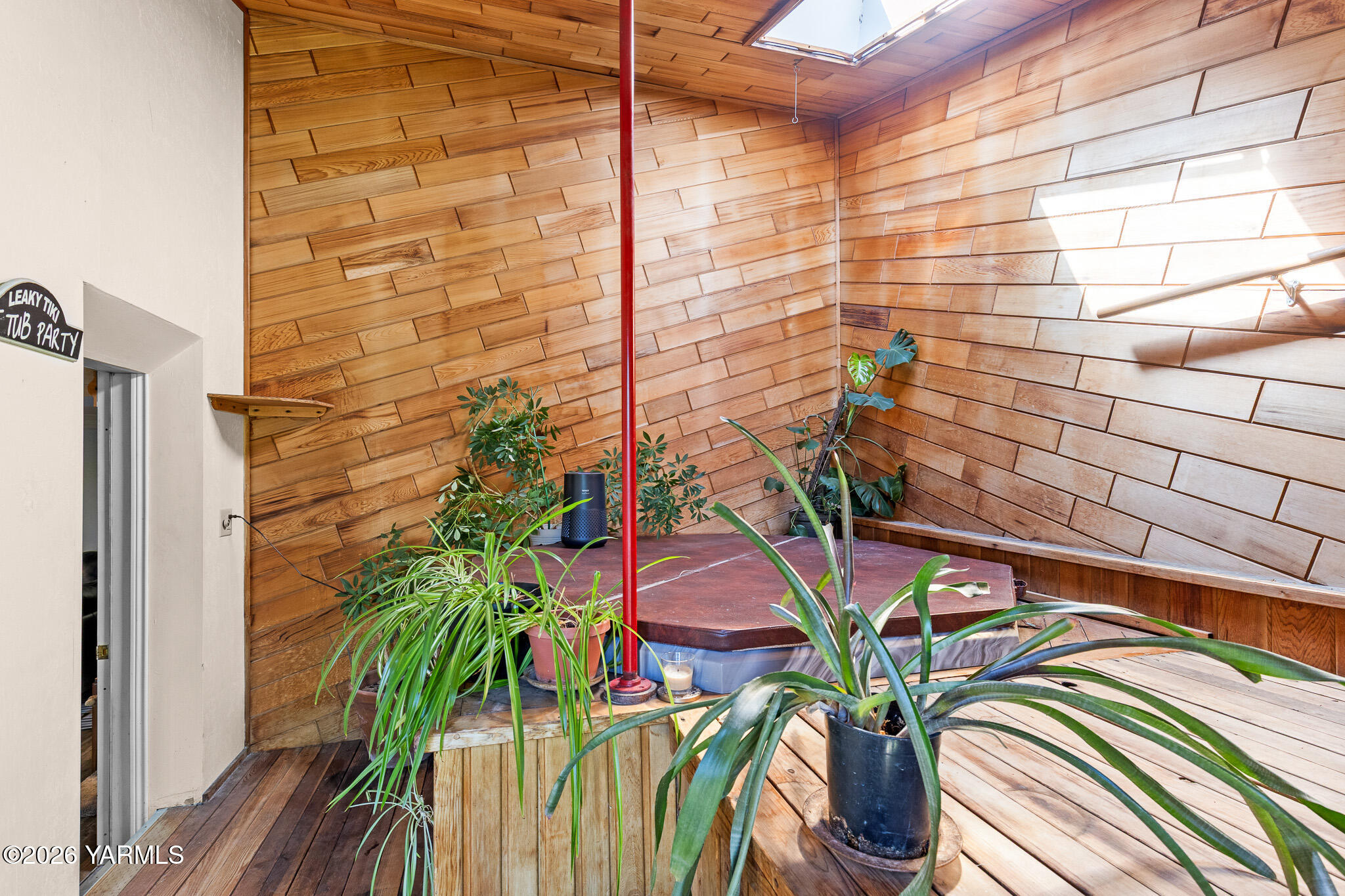 221 N 32nd Ave