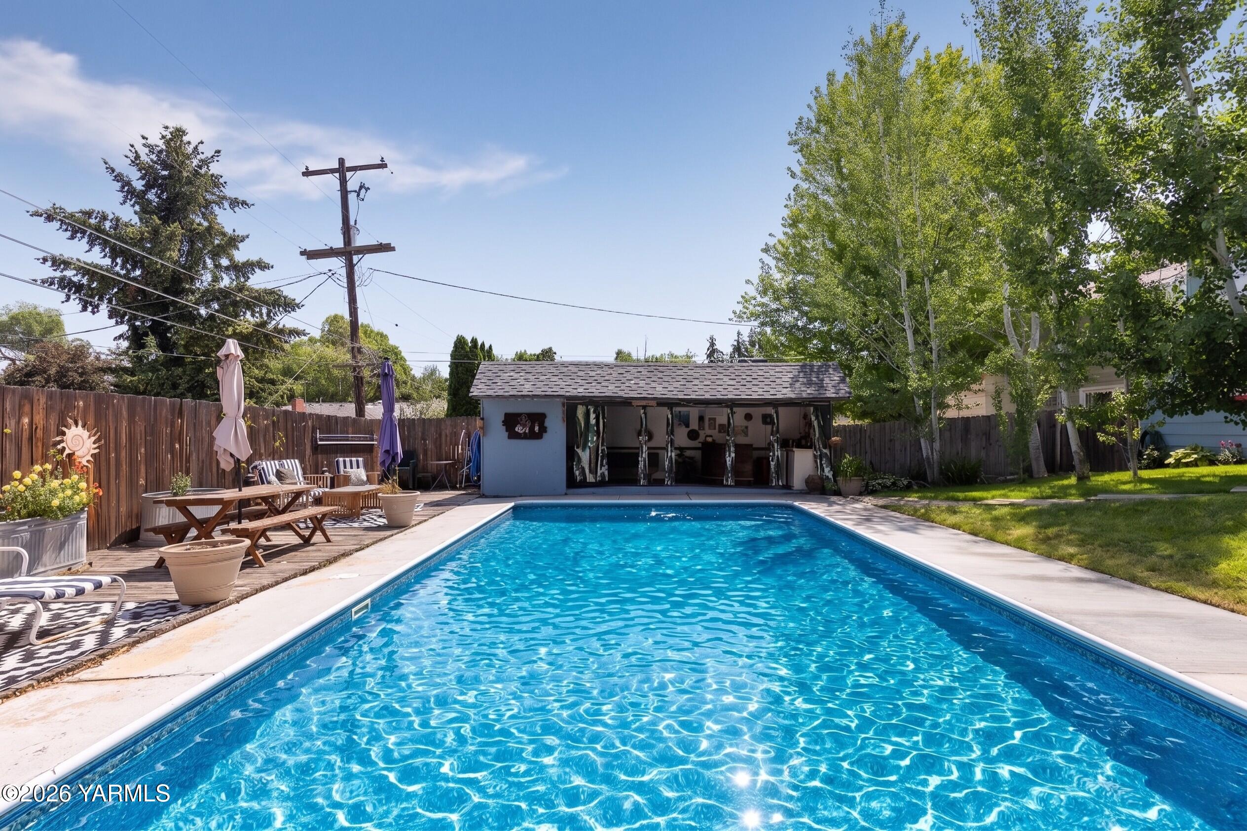 221 N 32nd Ave