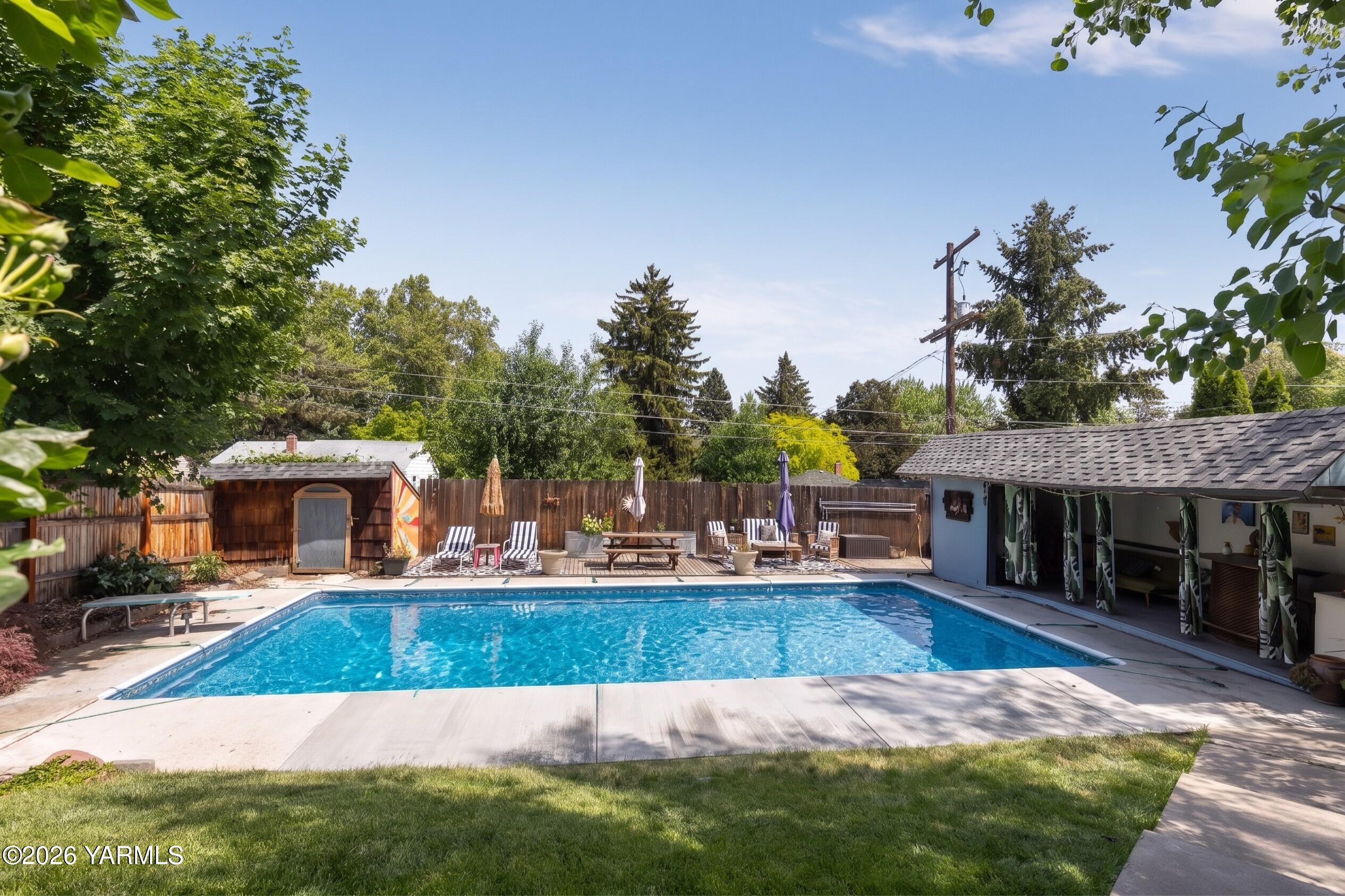 221 N 32nd Ave