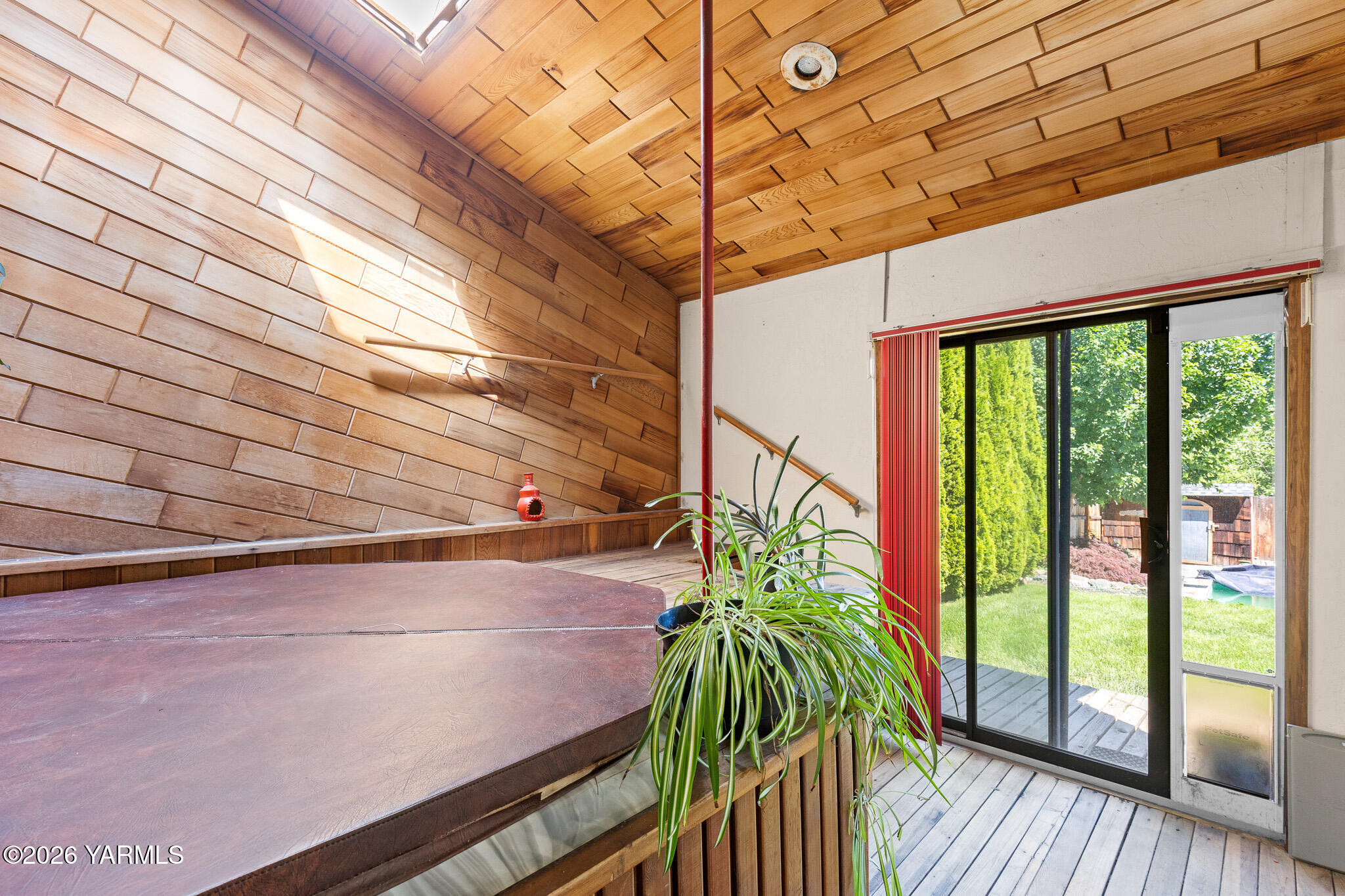221 N 32nd Ave