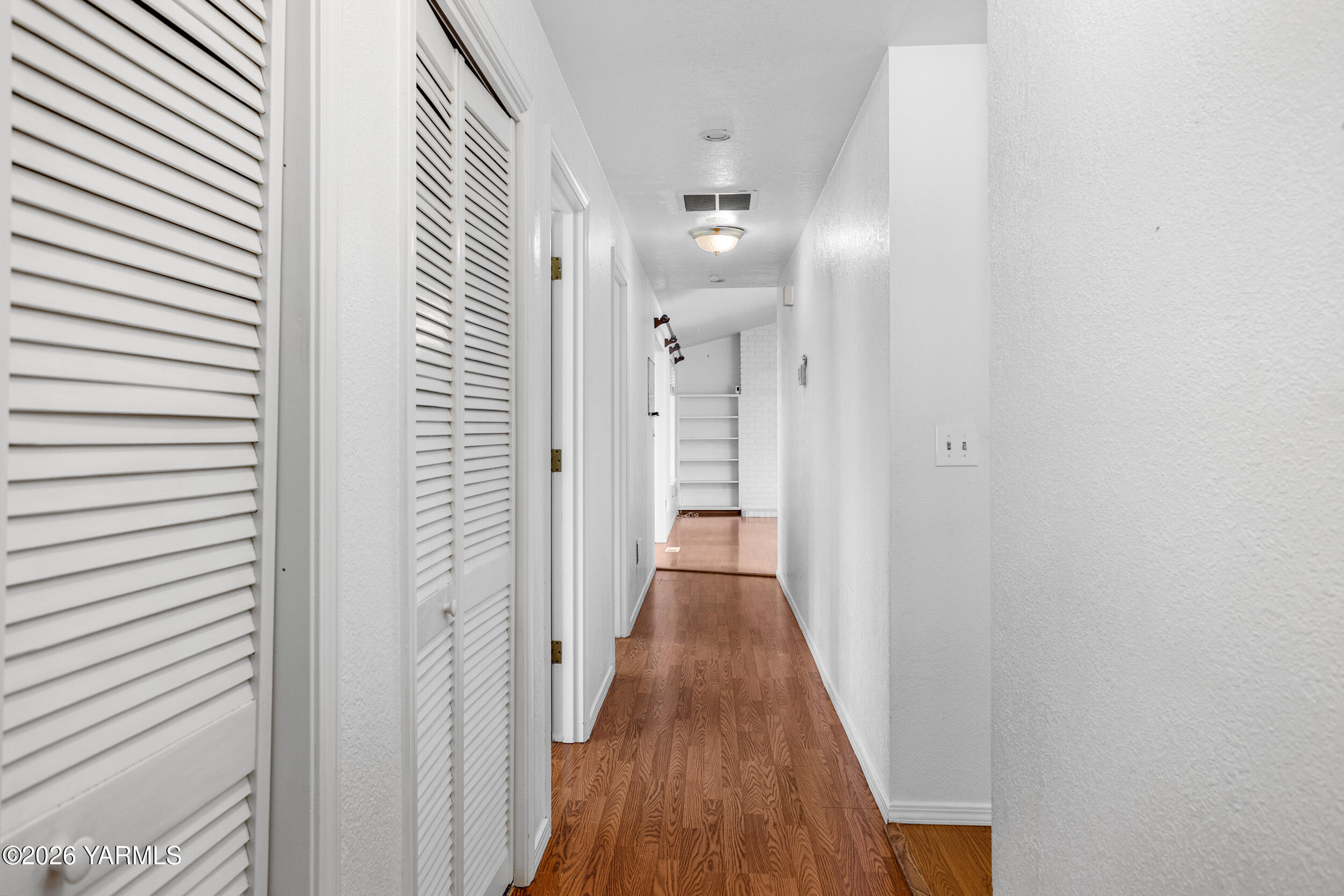 805 S 57th Ave
