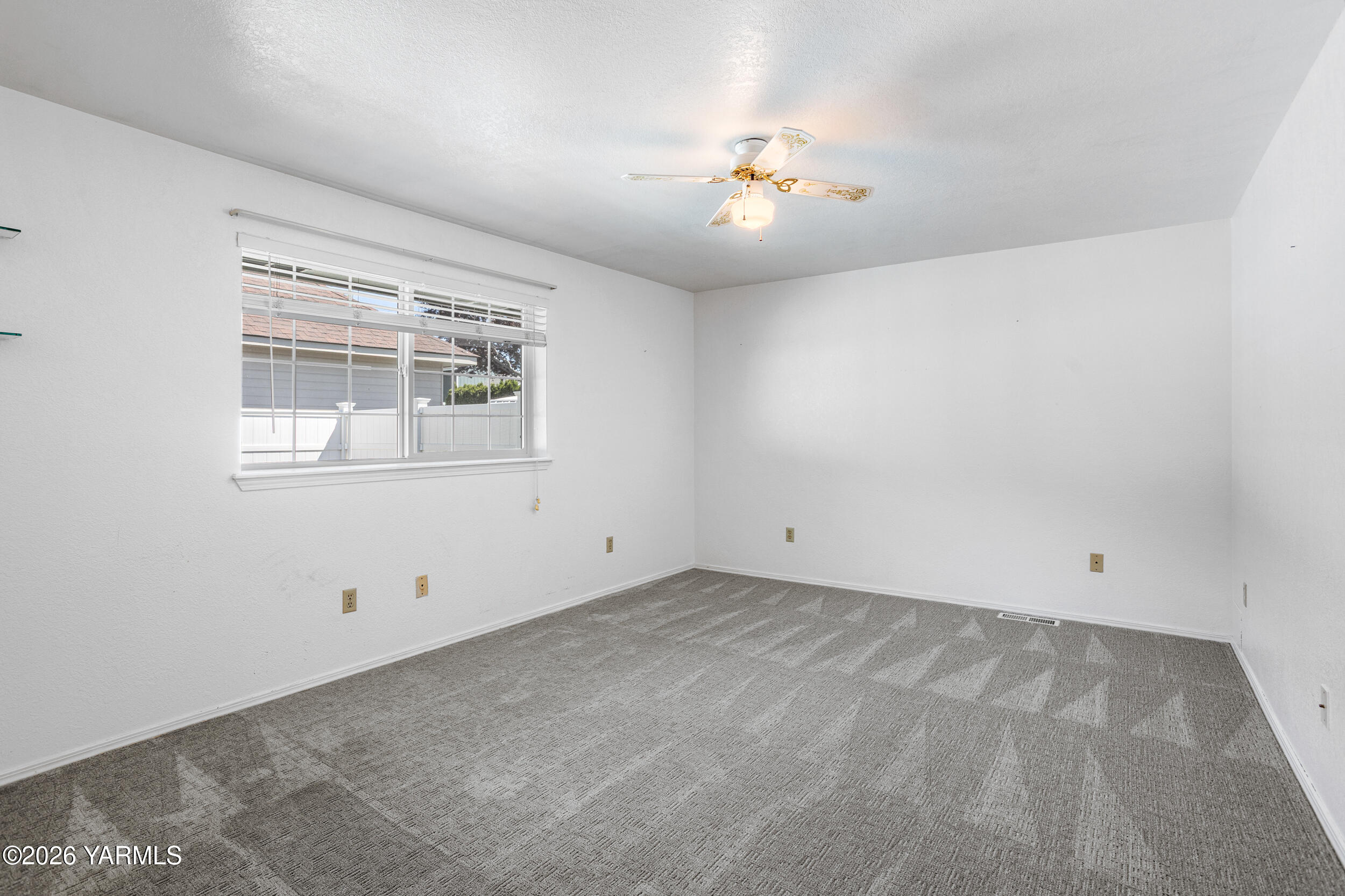 805 S 57th Ave