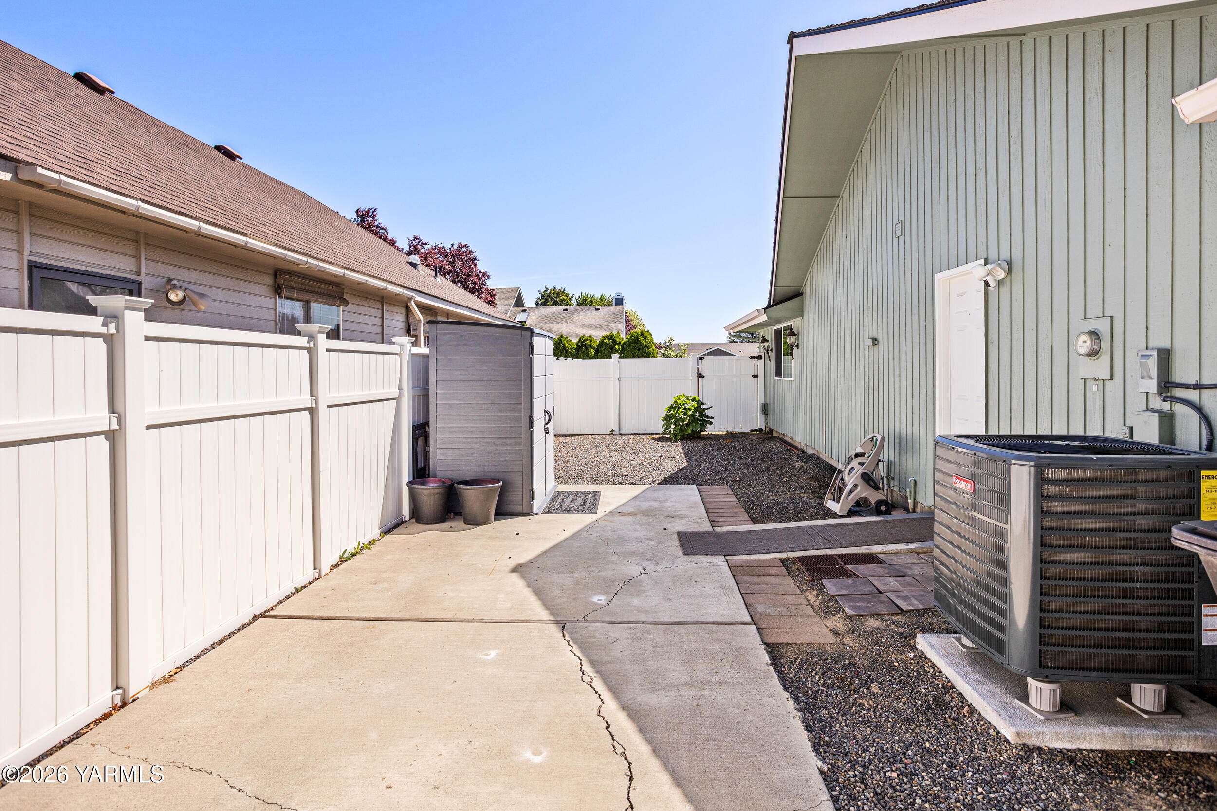 805 S 57th Ave