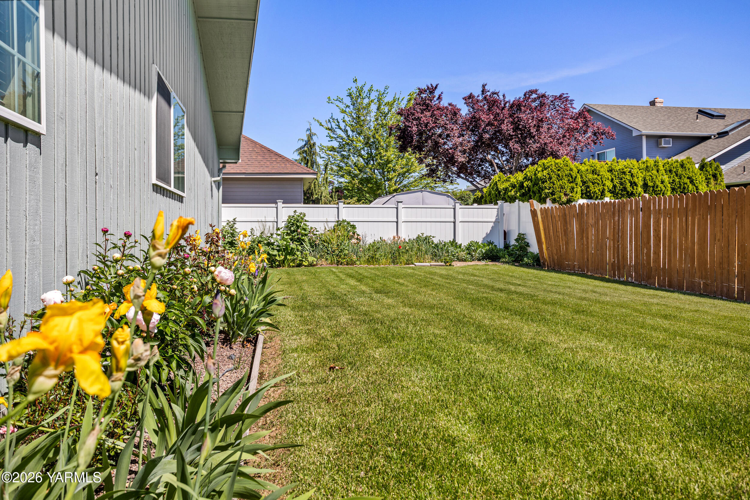 805 S 57th Ave