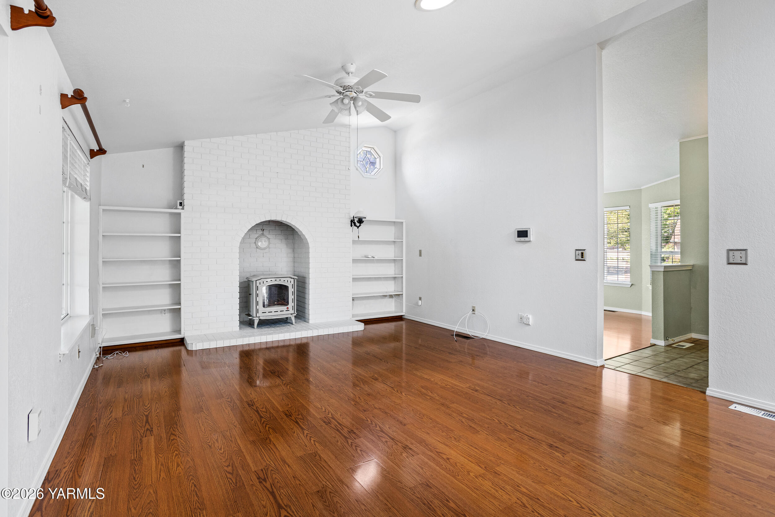 805 S 57th Ave