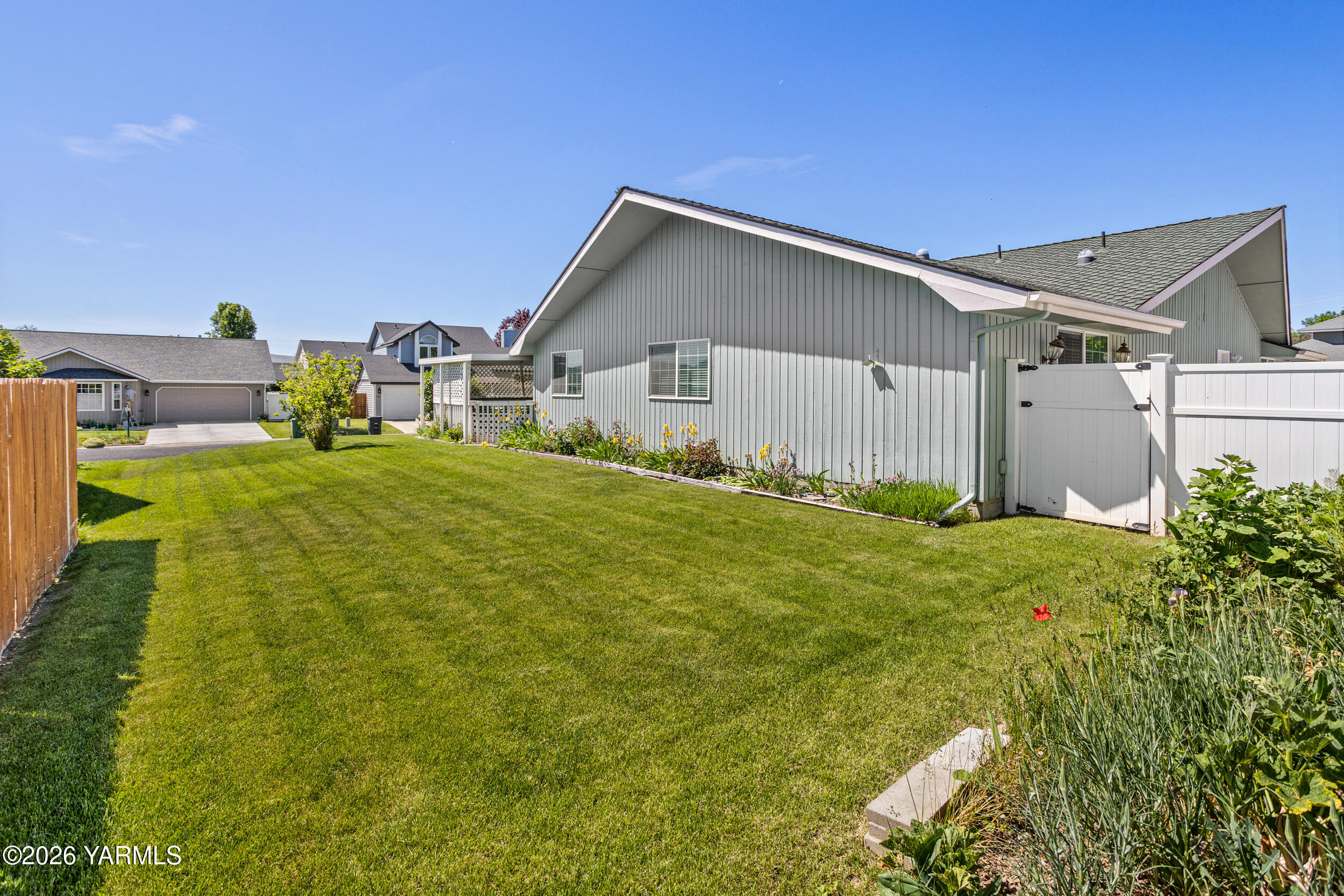 805 S 57th Ave