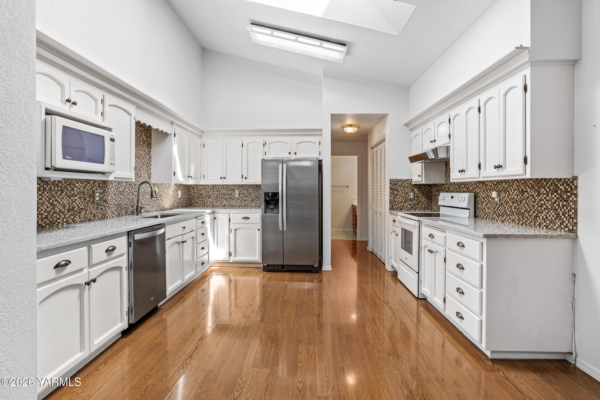 805 S 57th Ave
