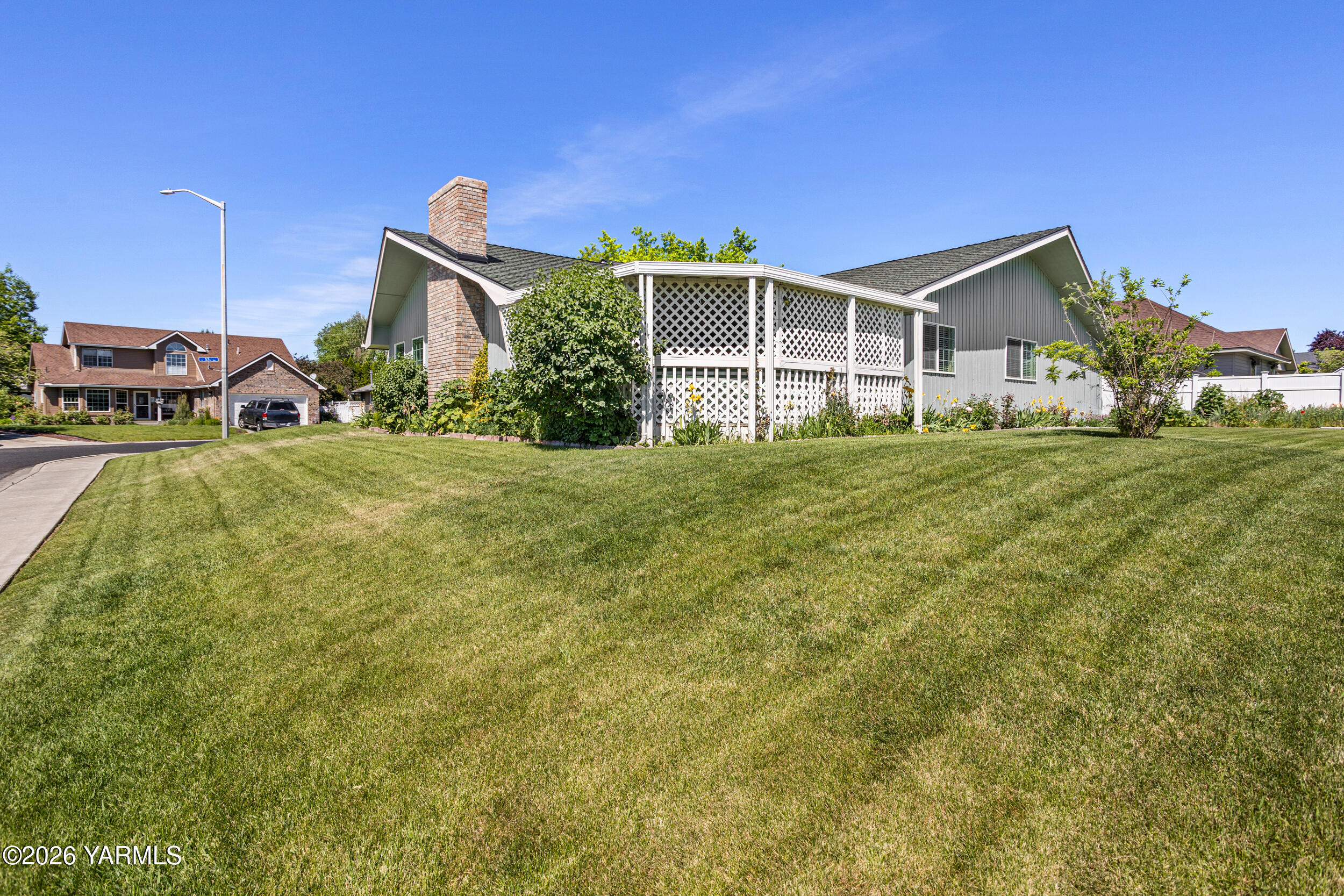805 S 57th Ave