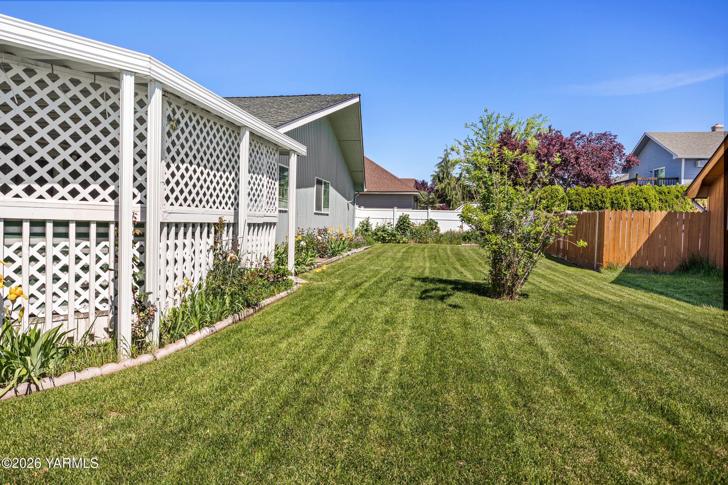 805 S 57th Ave