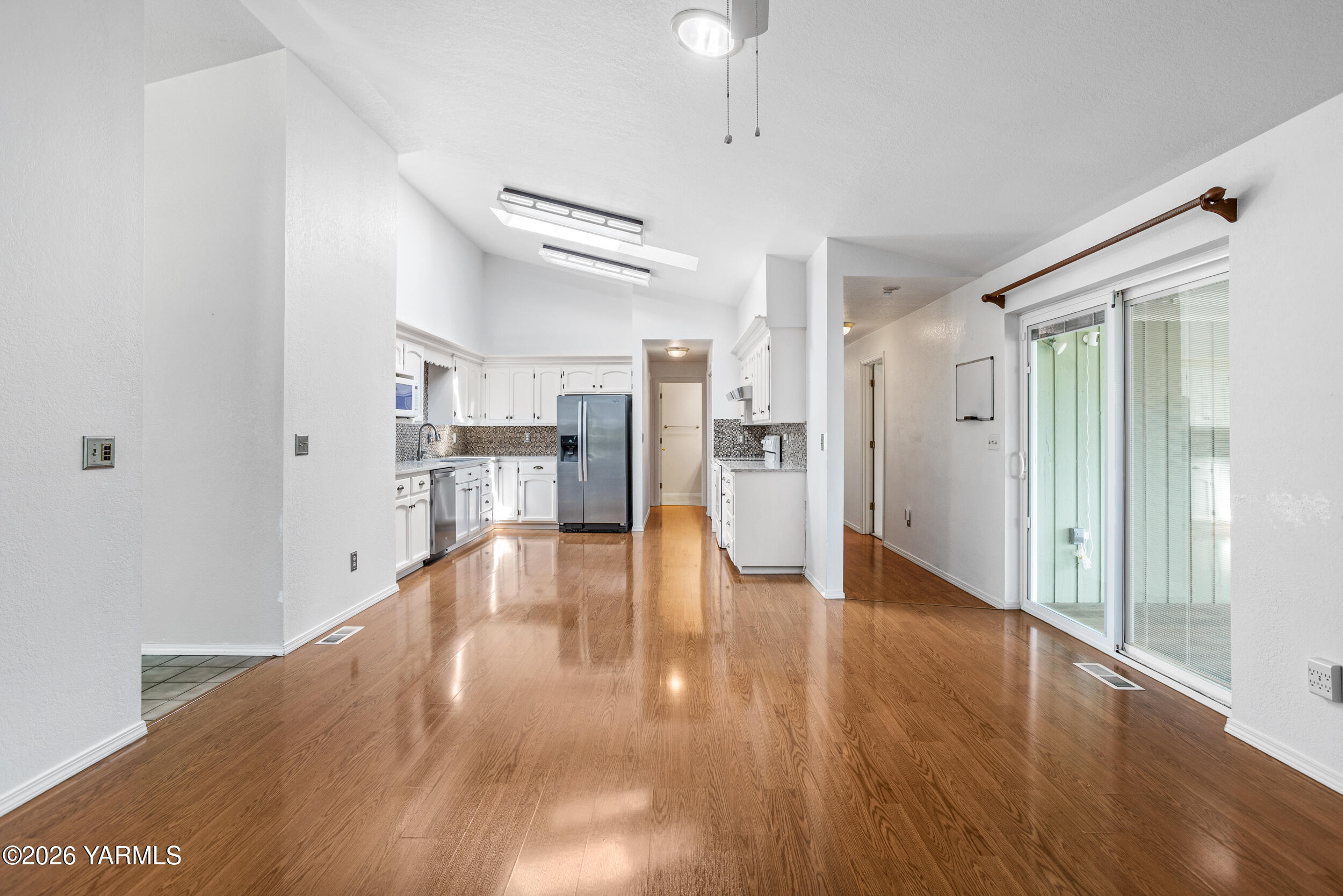 805 S 57th Ave
