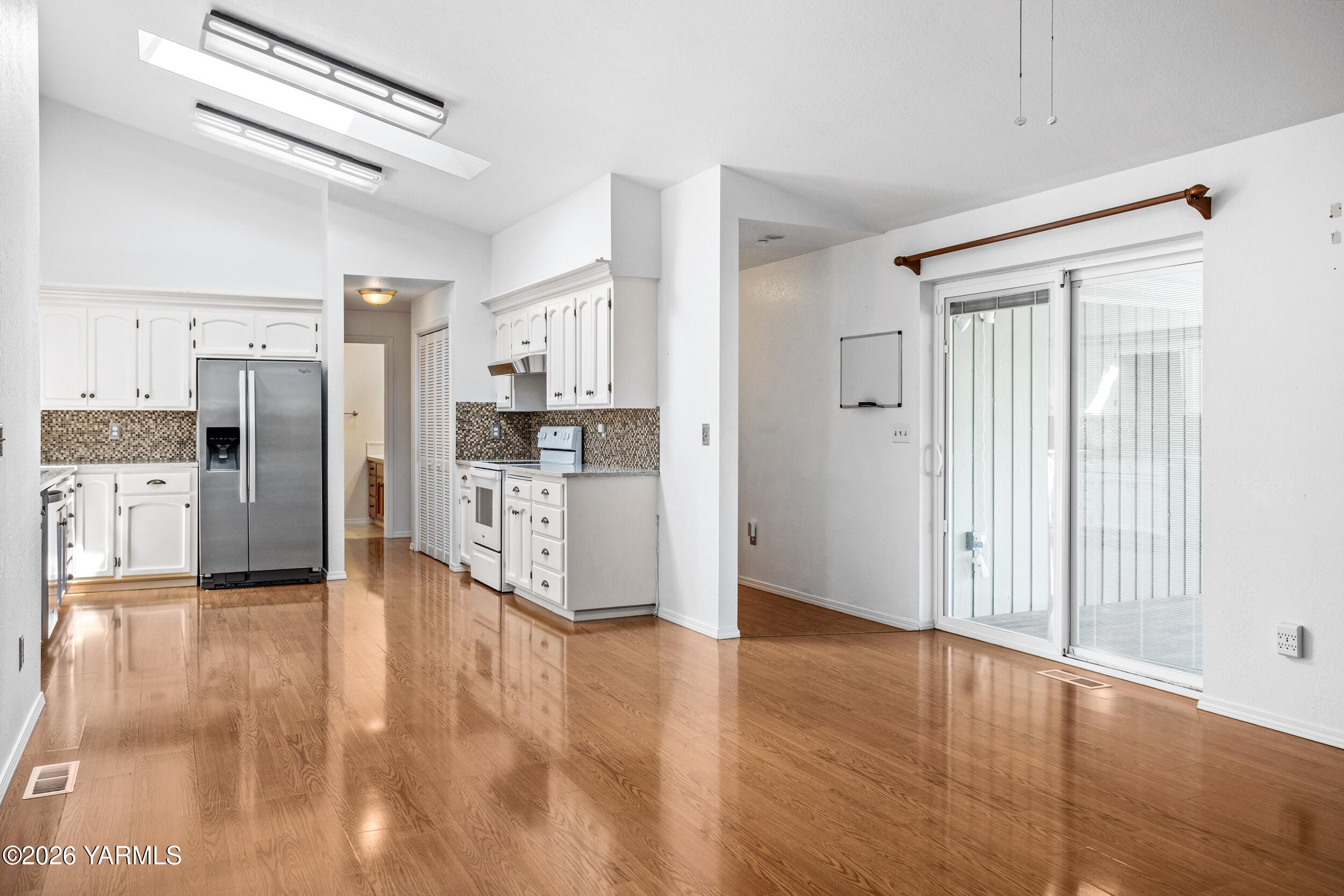 805 S 57th Ave