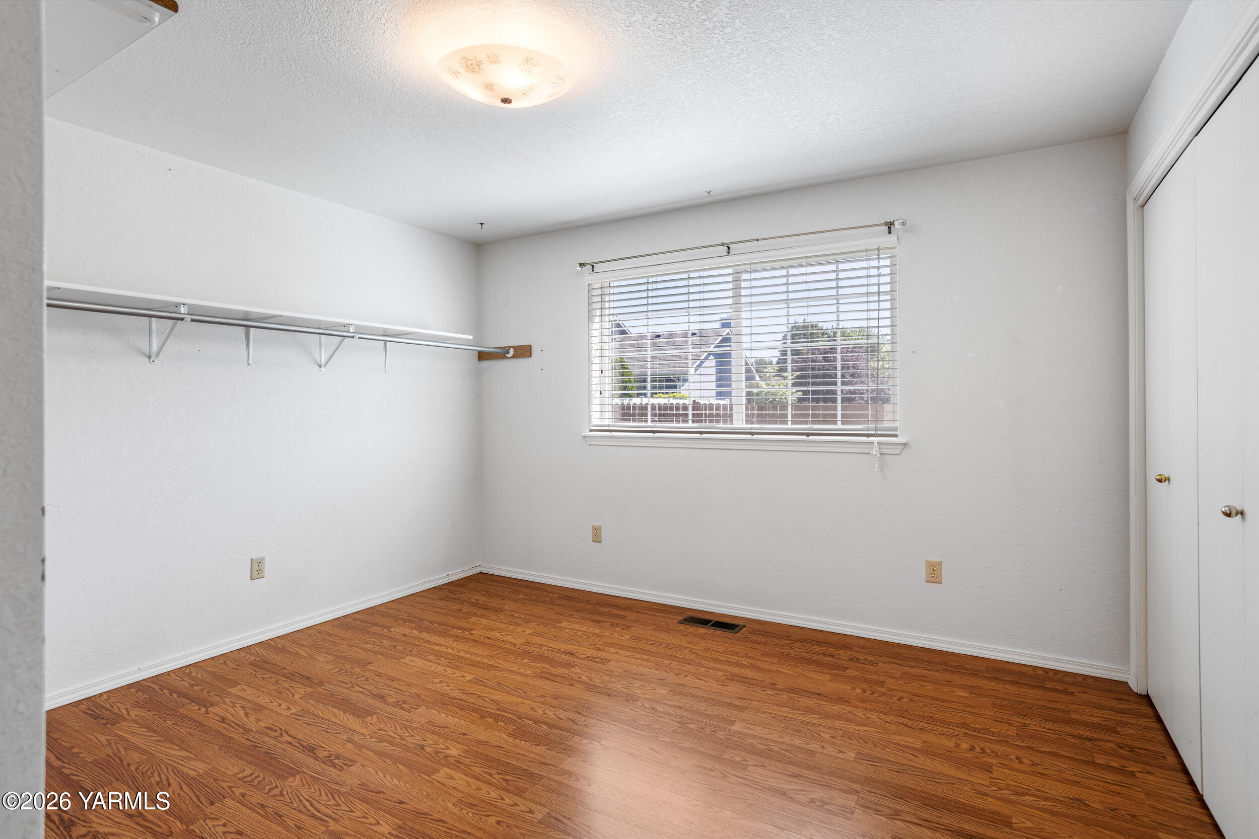 805 S 57th Ave