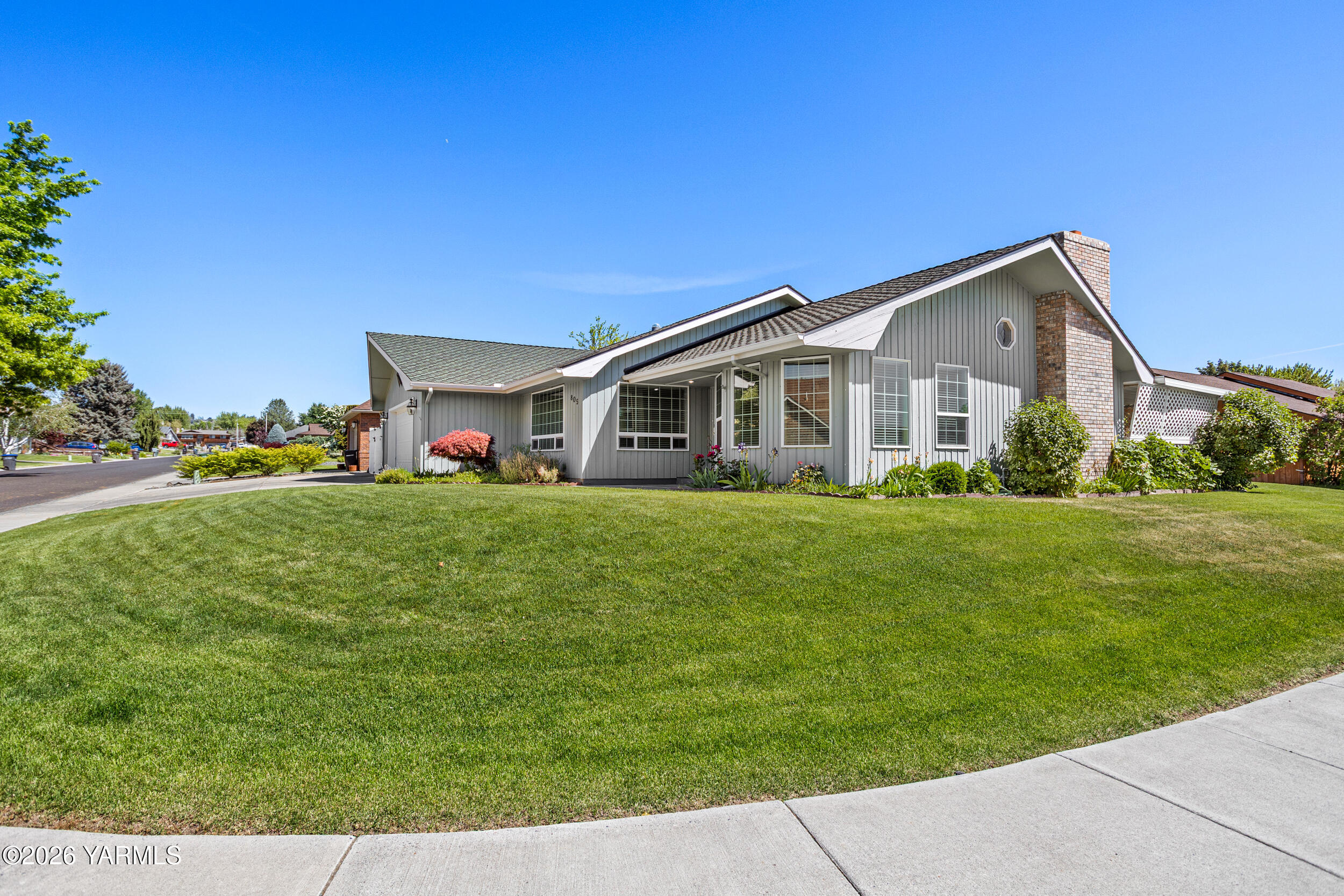 805 S 57th Ave