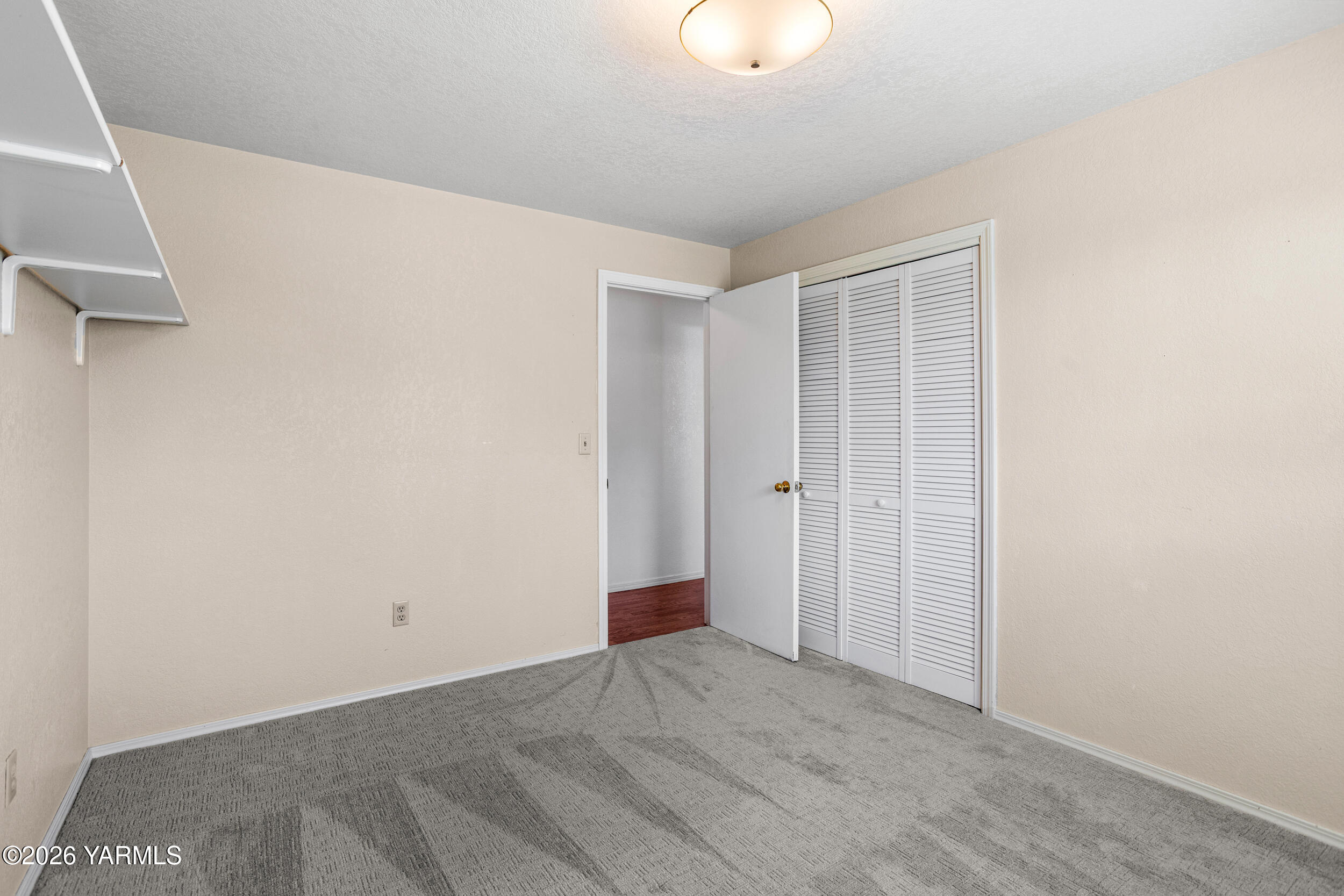 805 S 57th Ave