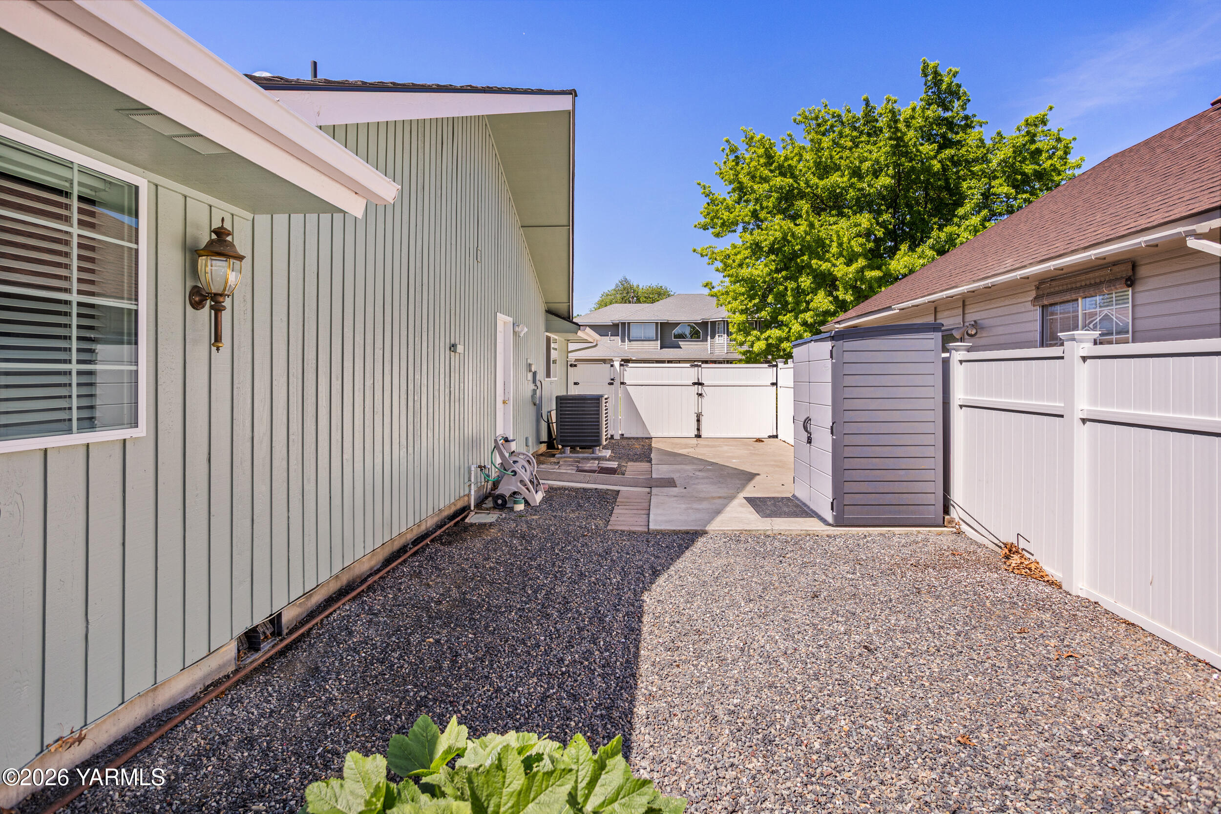 805 S 57th Ave