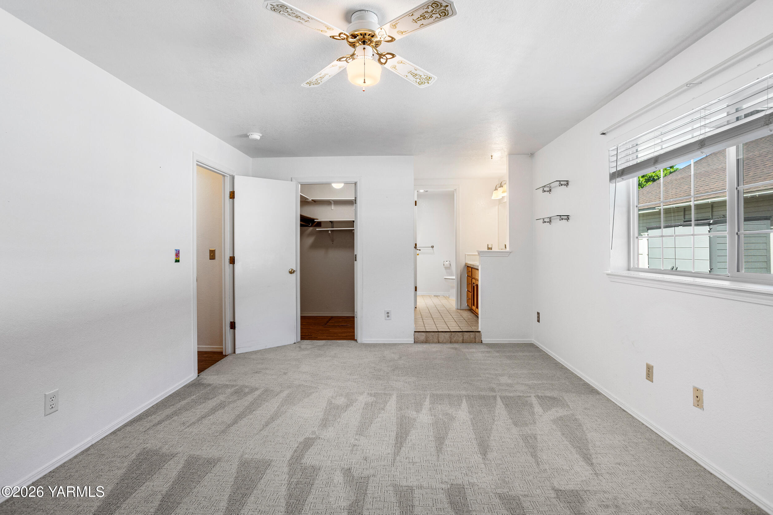 805 S 57th Ave