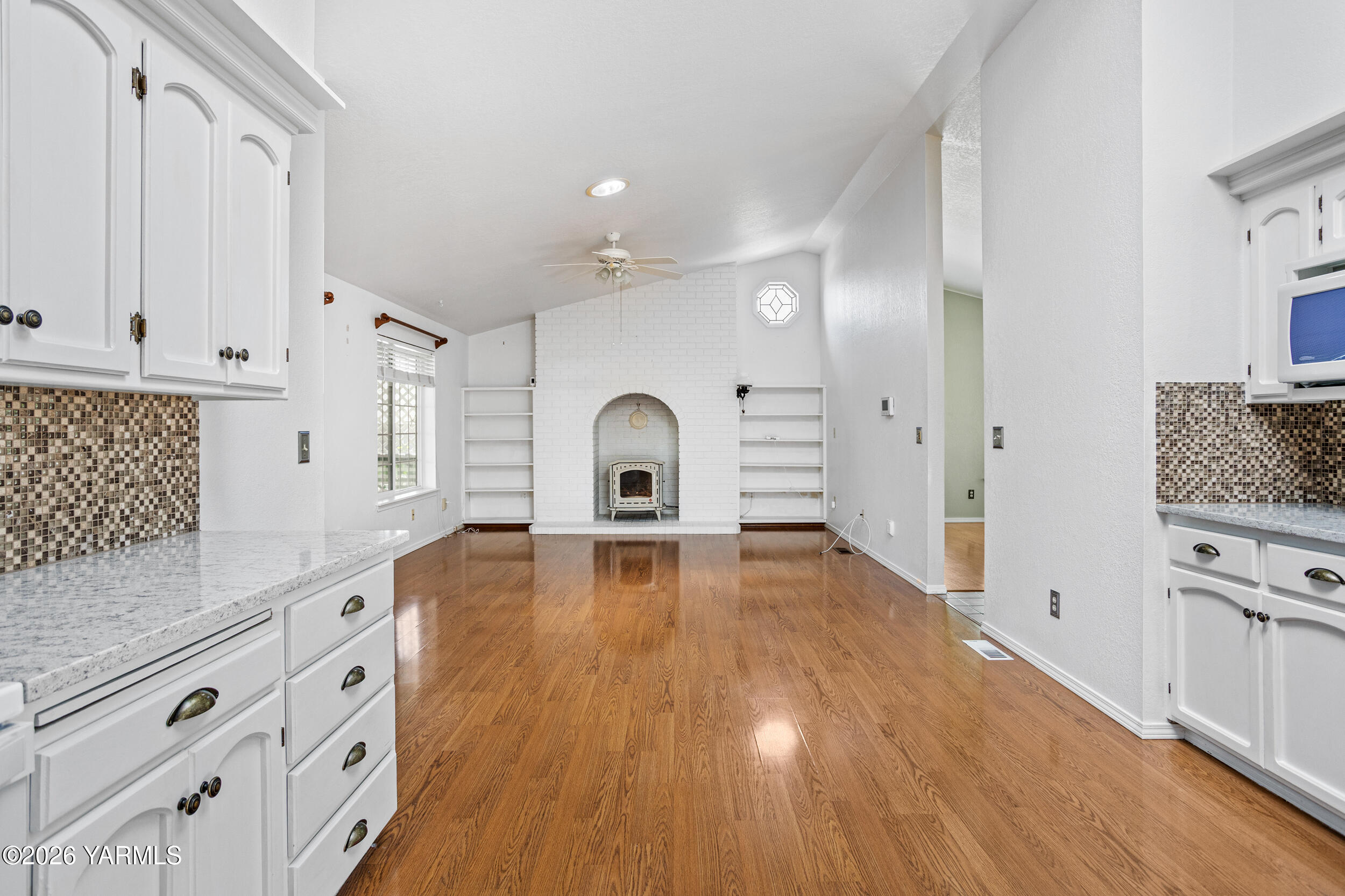 805 S 57th Ave