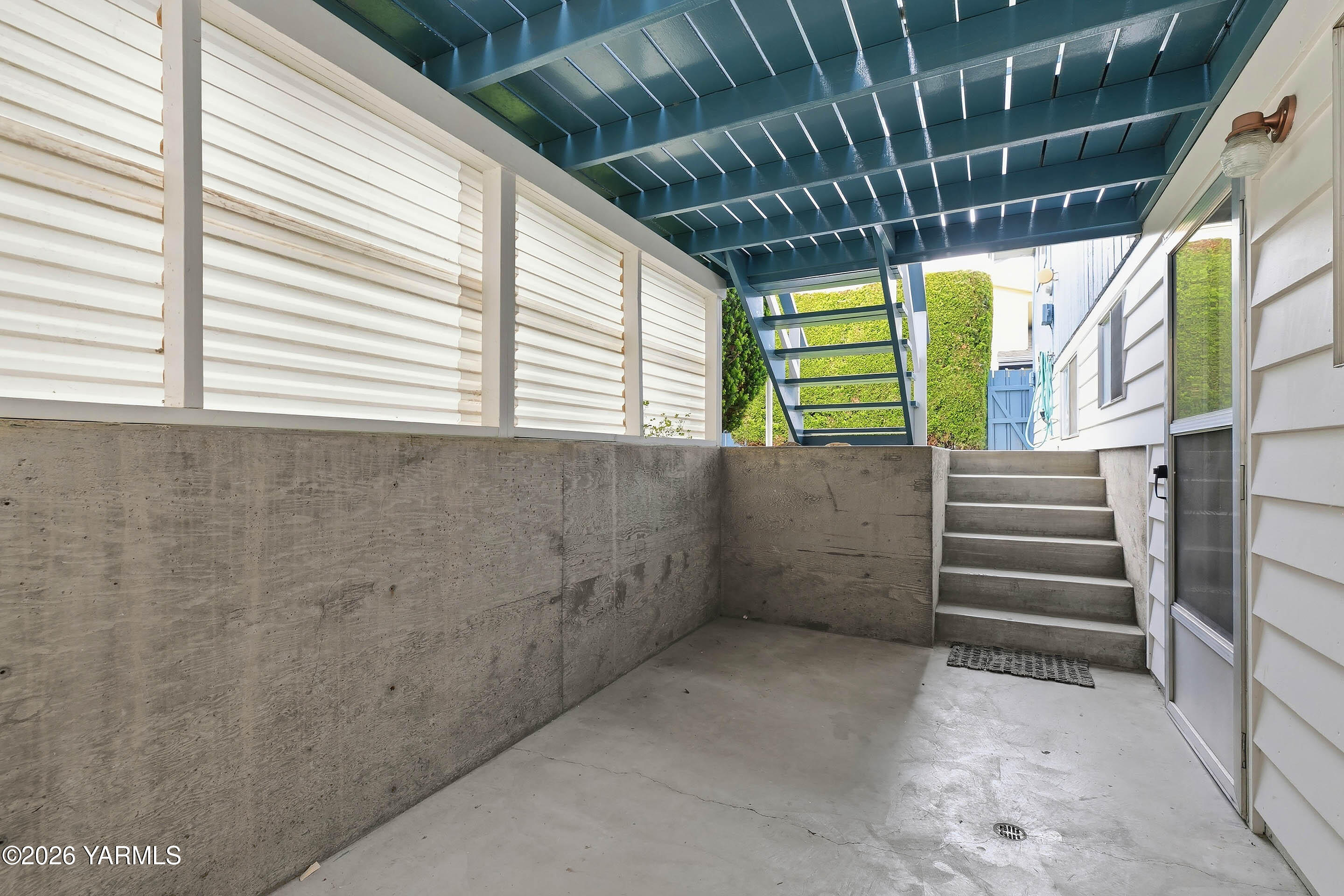 1208 S 28th Ave