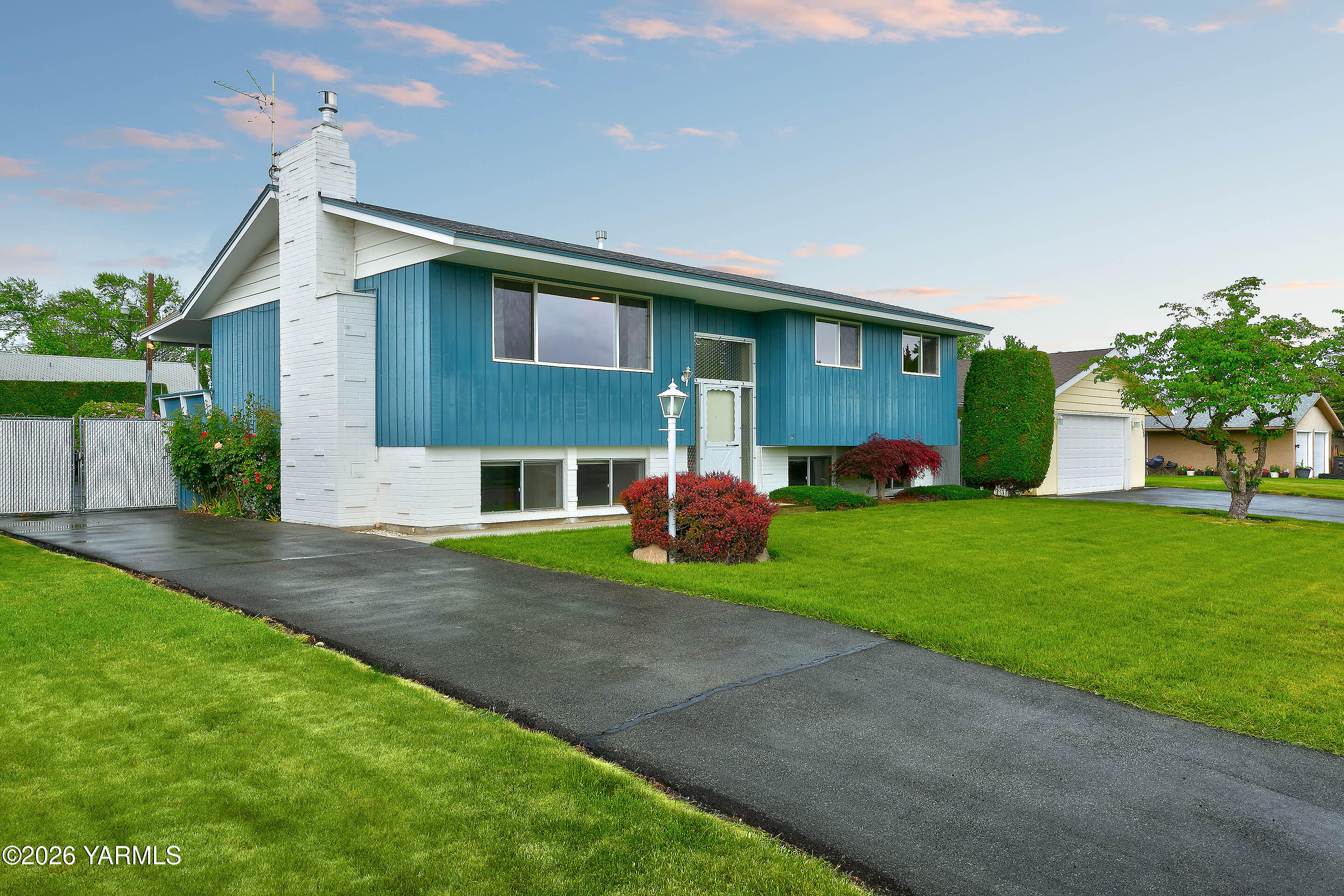 1208 S 28th Ave