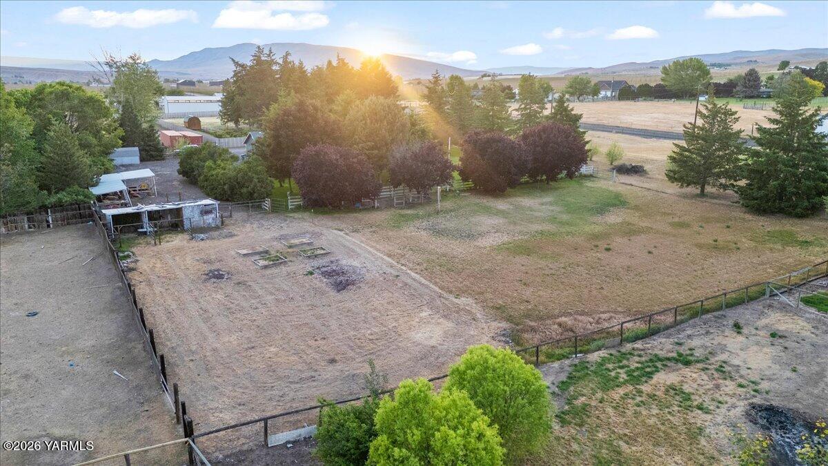 120 W Huntzinger Rd