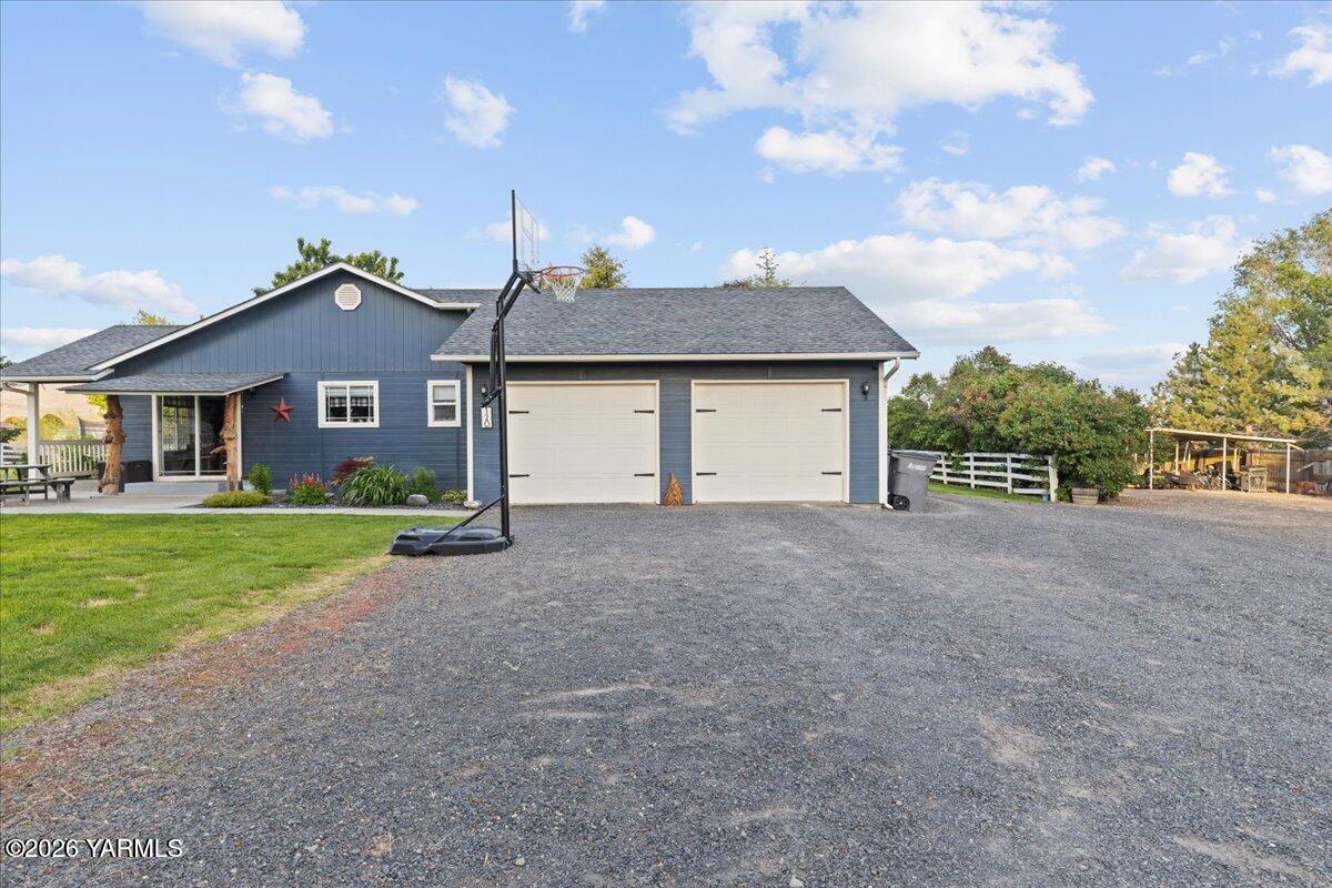 120 W Huntzinger Rd
