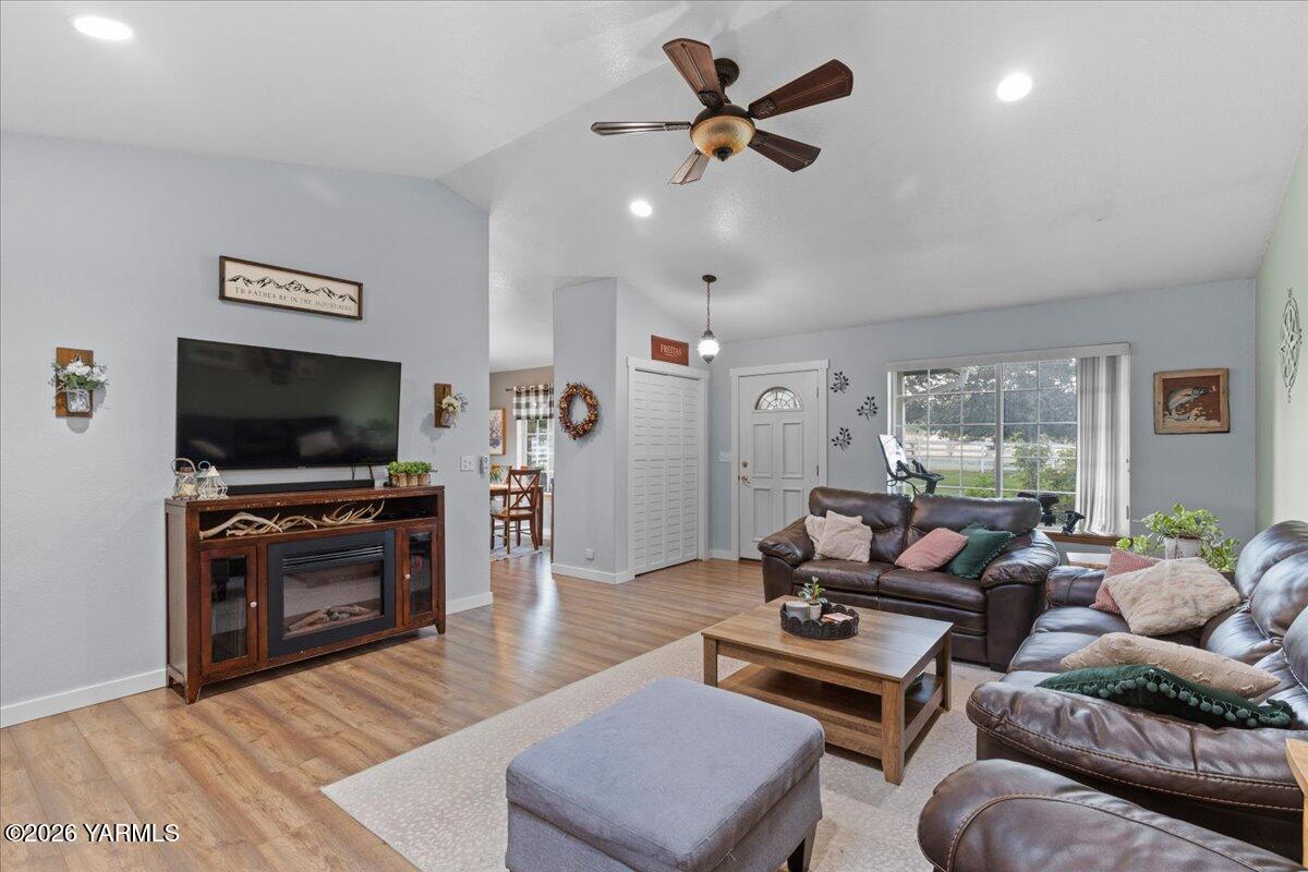 120 W Huntzinger Rd