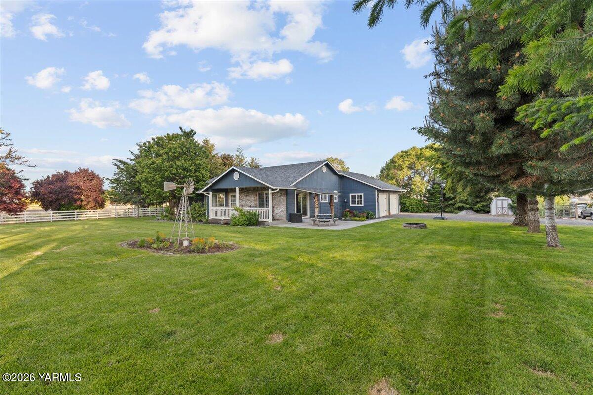 120 W Huntzinger Rd