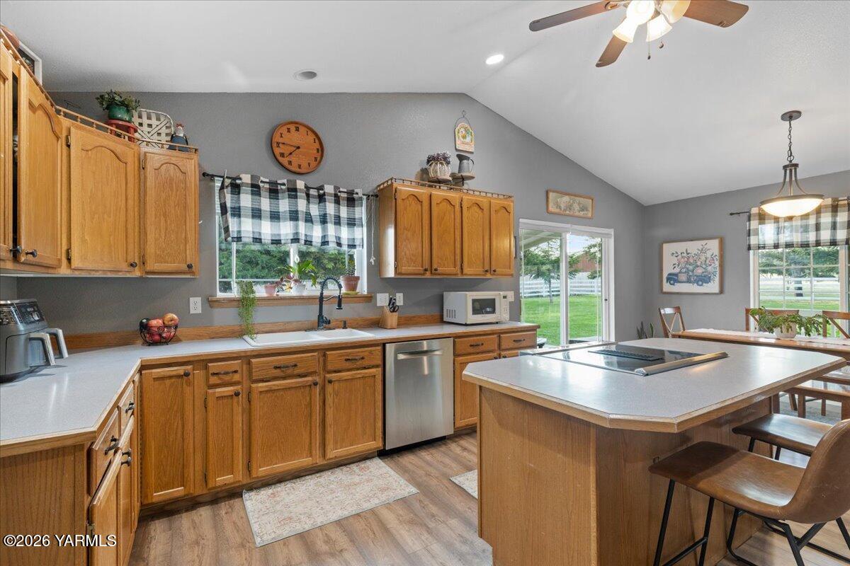 120 W Huntzinger Rd