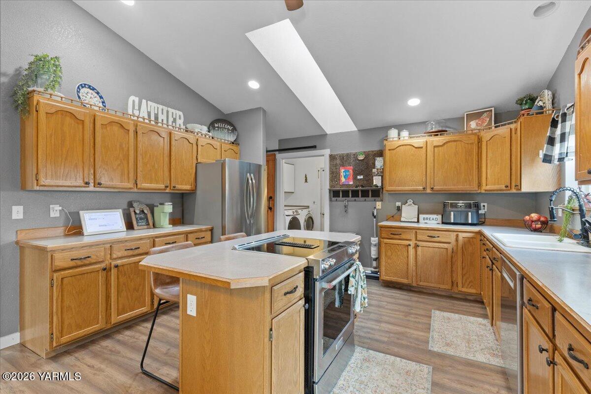 120 W Huntzinger Rd