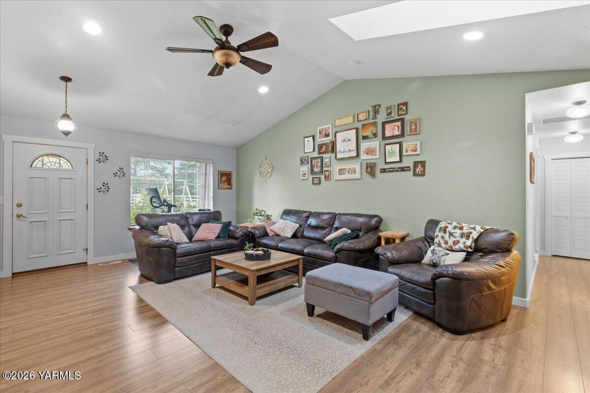 120 W Huntzinger Rd