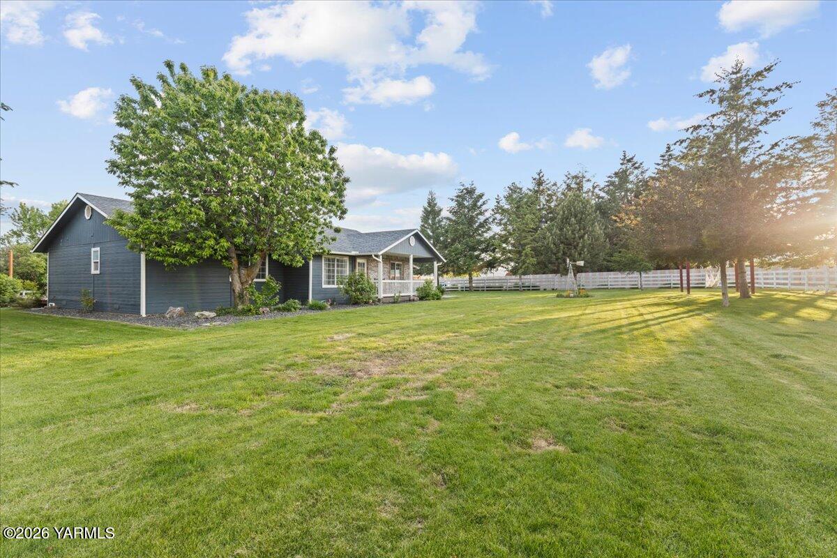 120 W Huntzinger Rd