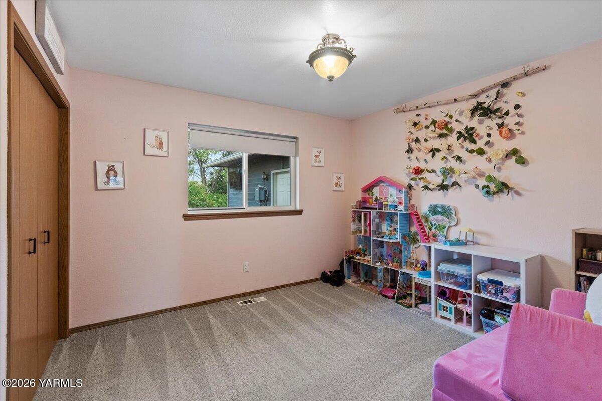 120 W Huntzinger Rd
