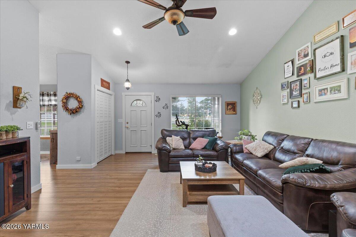 120 W Huntzinger Rd