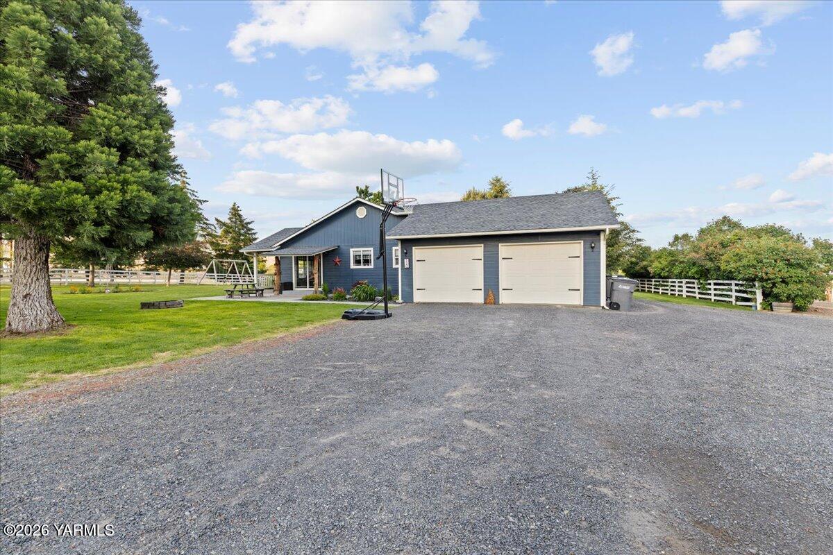 120 W Huntzinger Rd