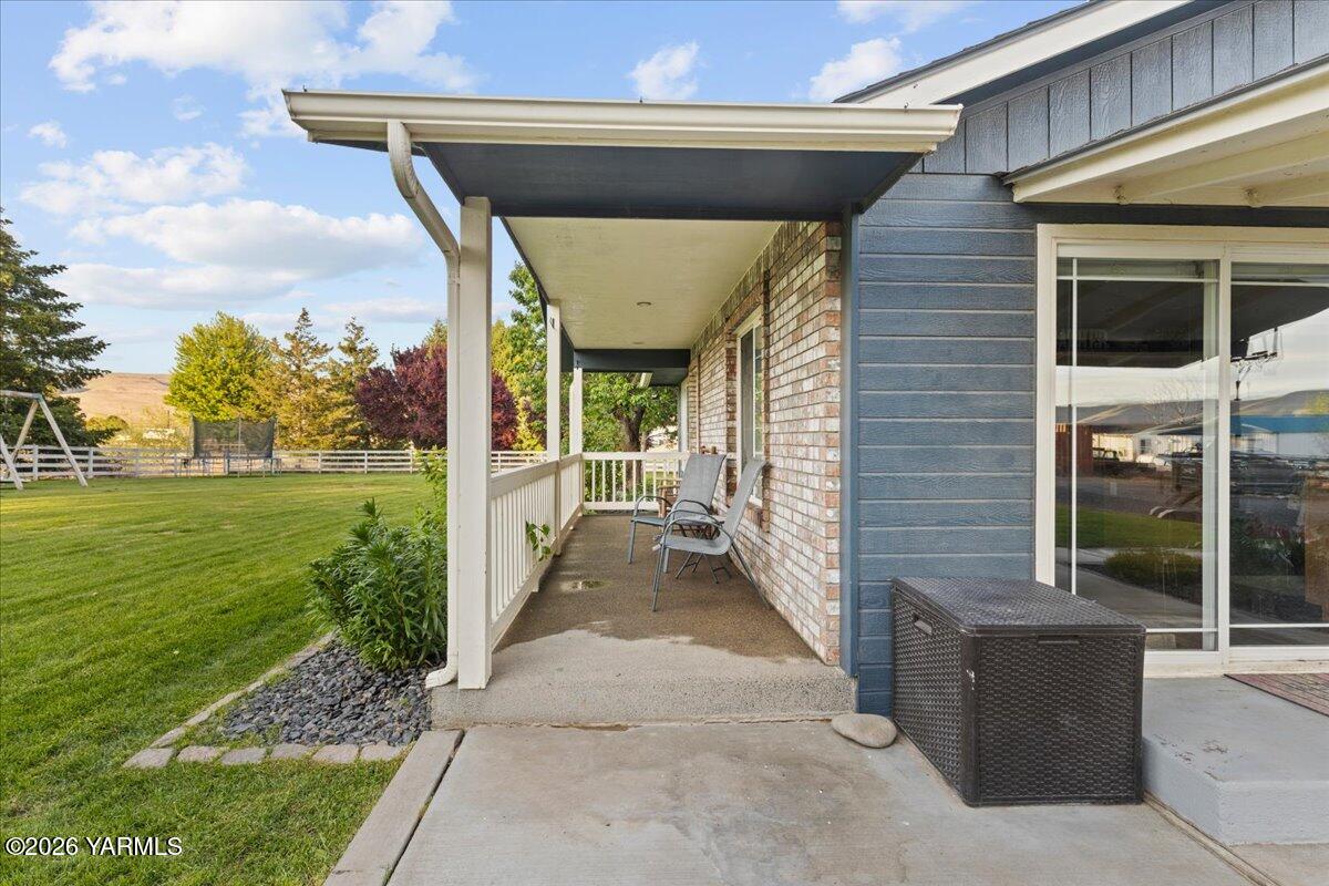 120 W Huntzinger Rd
