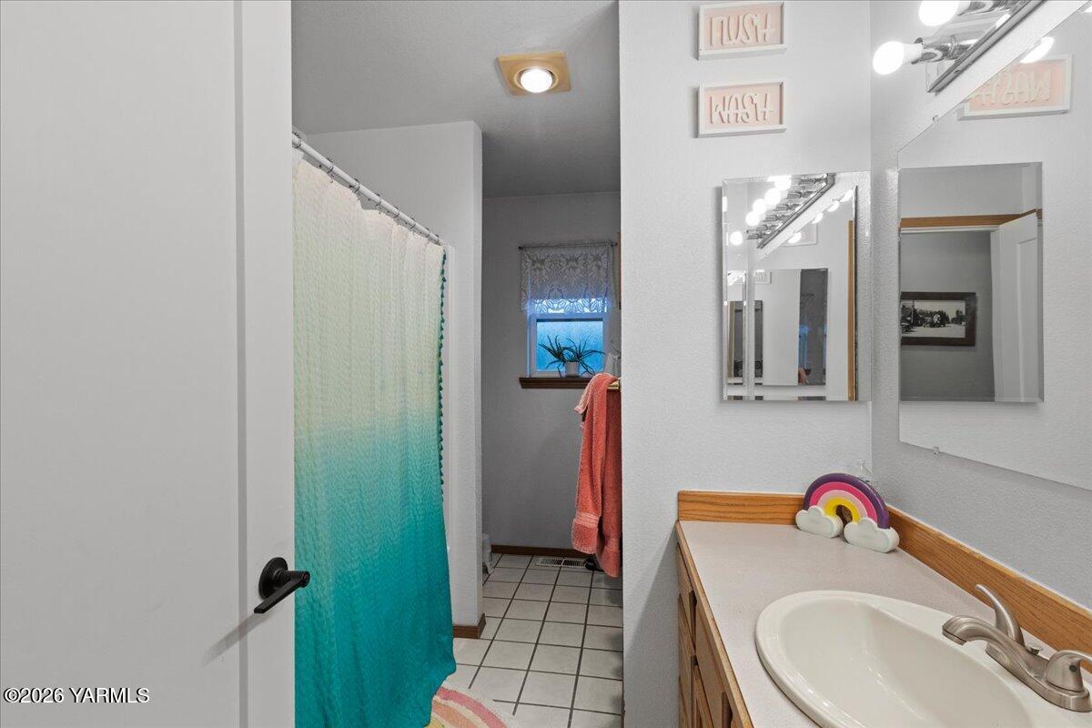 120 W Huntzinger Rd