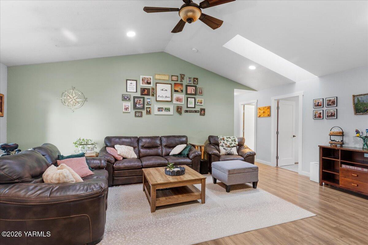 120 W Huntzinger Rd