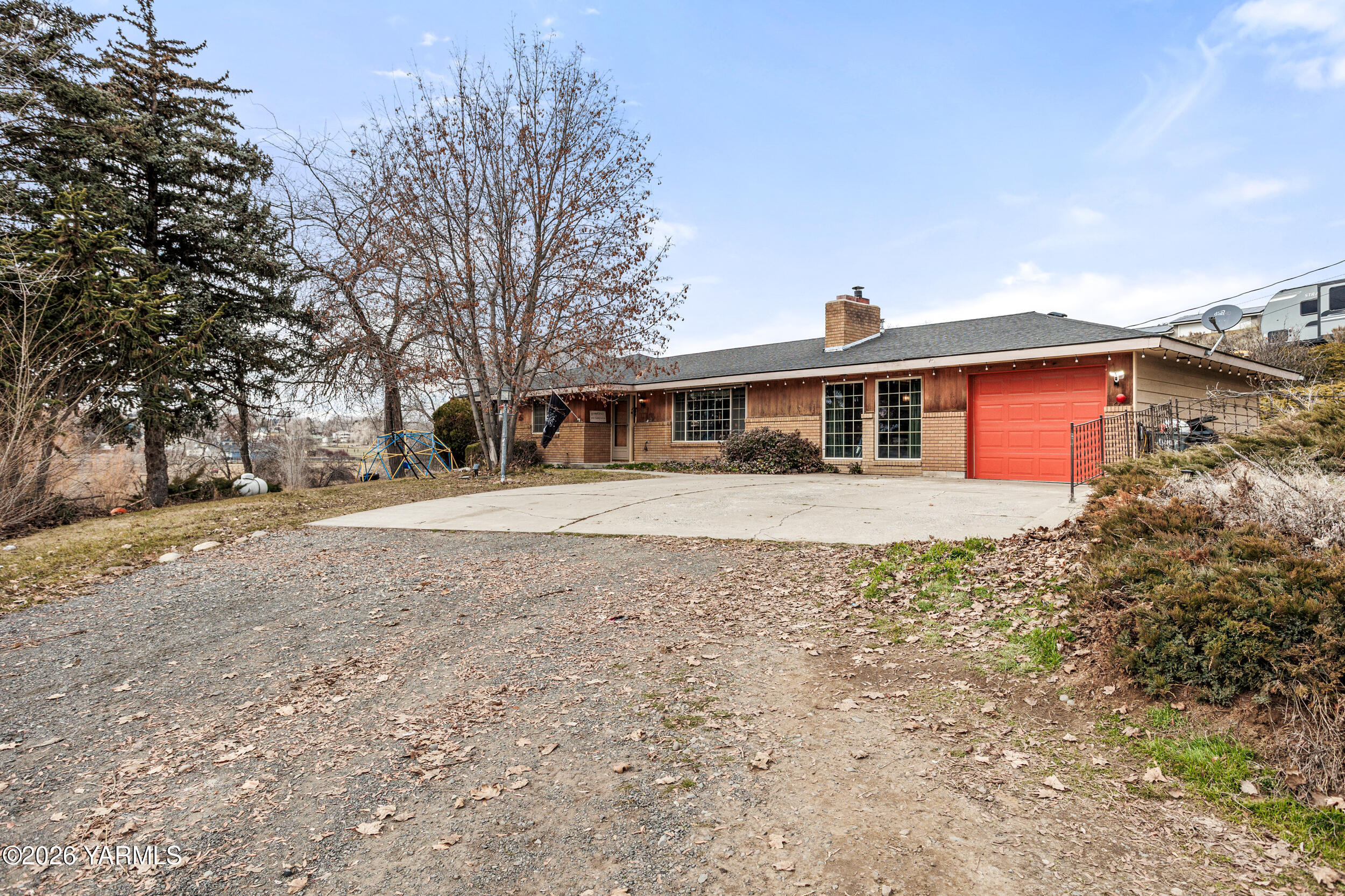 880 Lancaster Rd