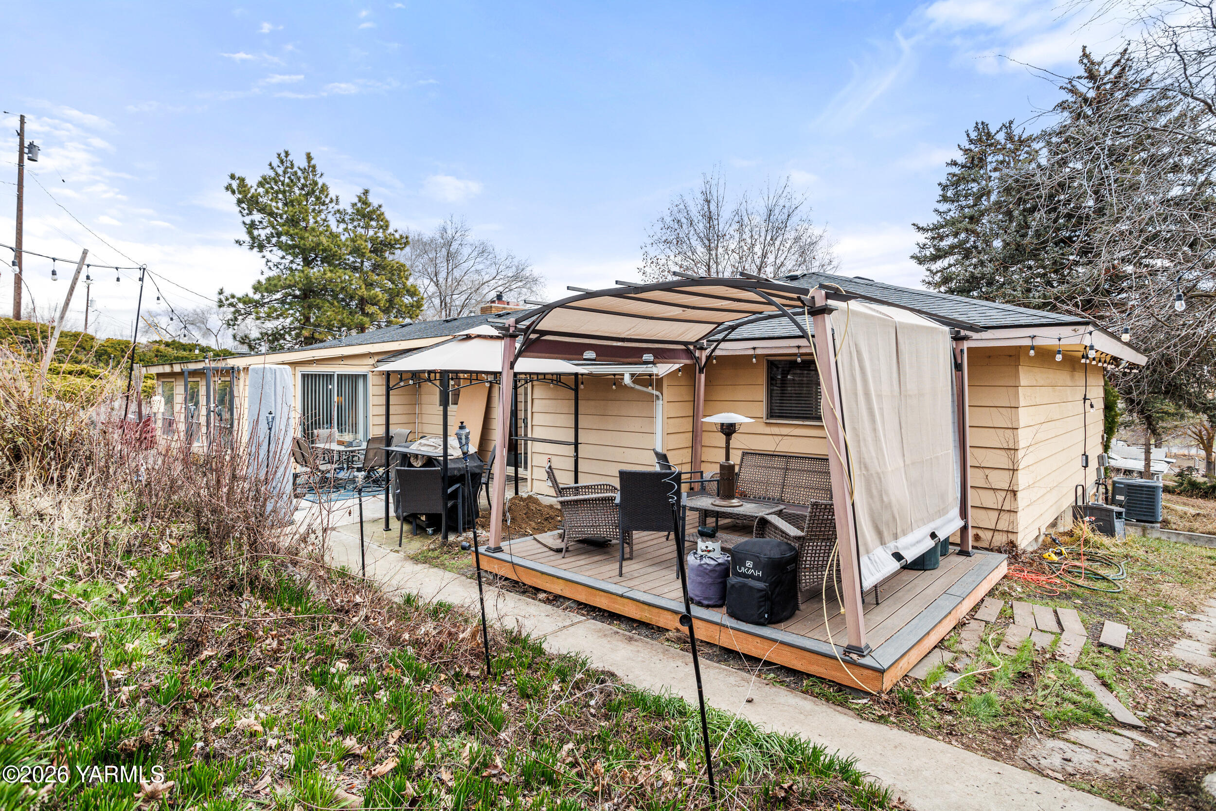 880 Lancaster Rd