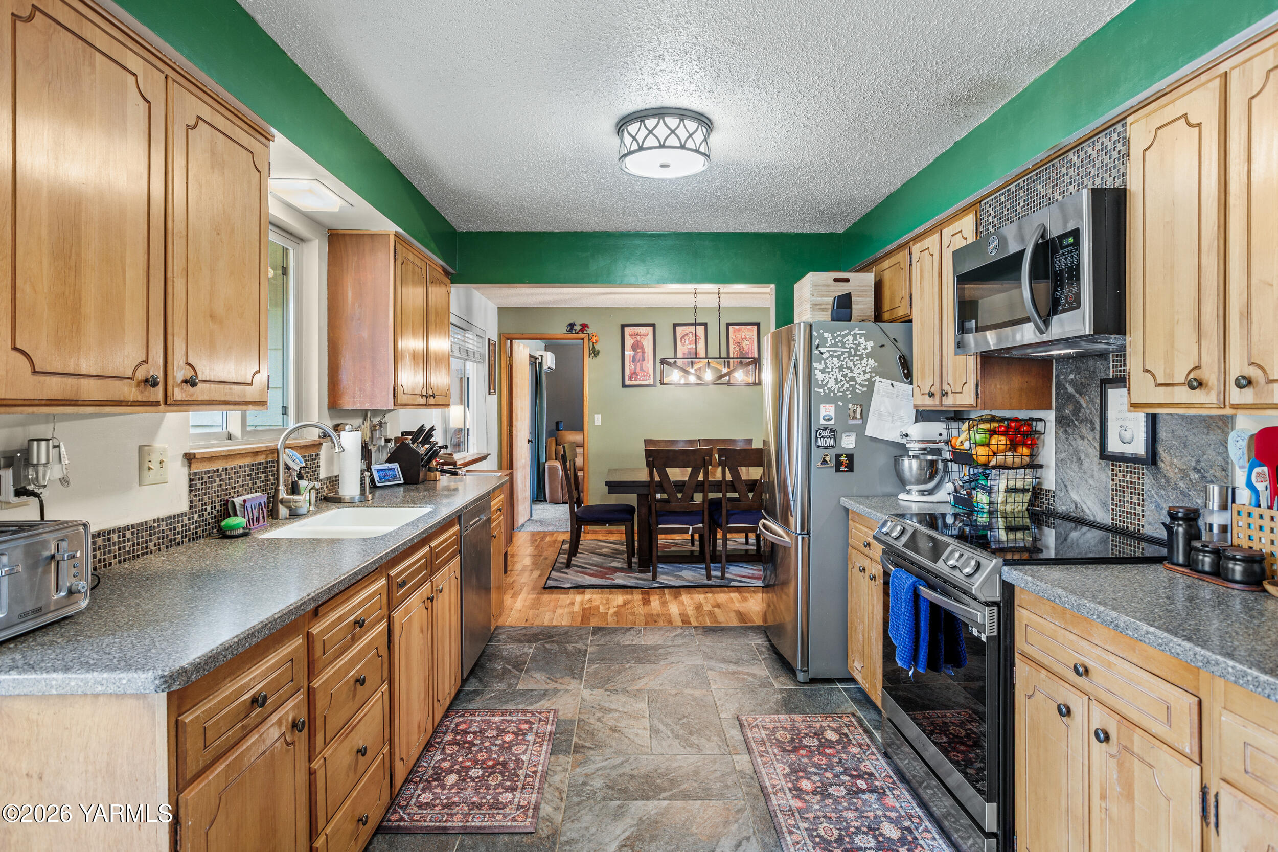 880 Lancaster Rd
